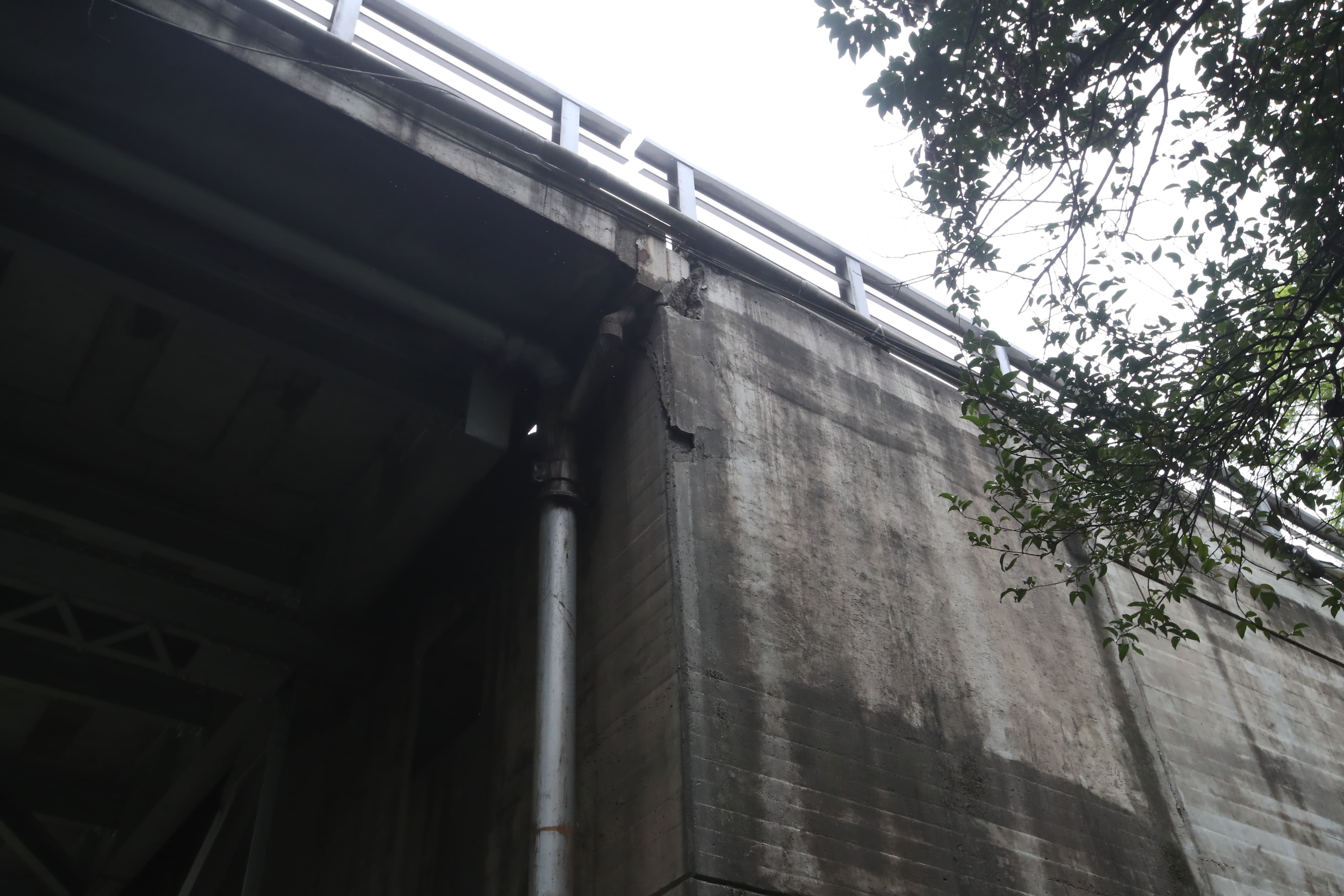 Daños en el puente Belice son evaluados por la Conred y el CIV