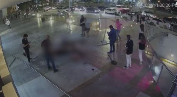 Video: Baranda de bar colapsa en San Luis Potosí y mueren dos jóvenes al caer de tercer nivel