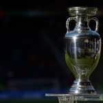 BERLÍN (ALEMANIA), 14/07/2024.- El trofeo es presentado en el estadio antes de la final de la Eurocopa 2024 que se celebra esta noche entre las selecciones de España e Inglaterra. EFE/Alberto Estévez