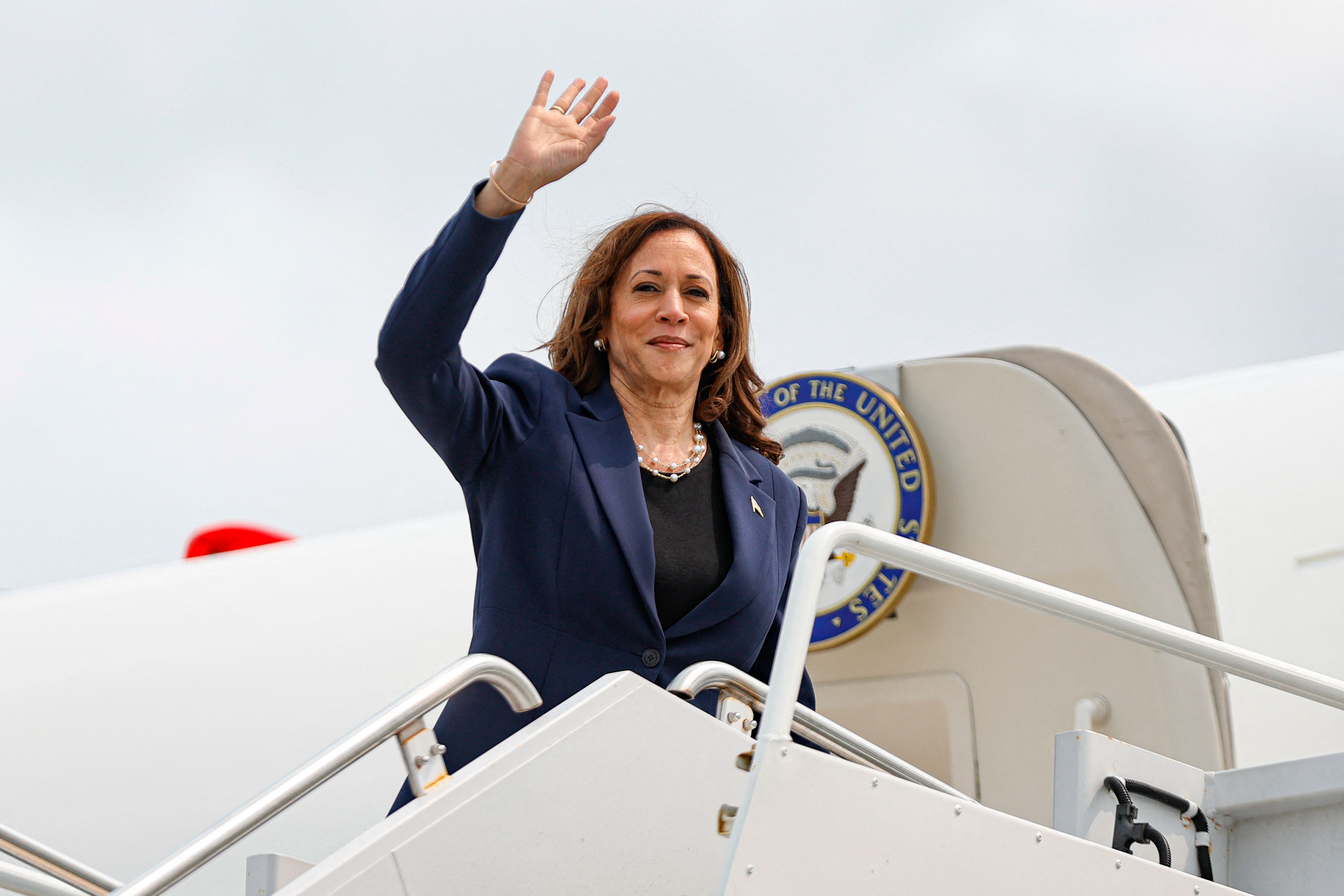 Varios artistas del munco del cine y la música han apoyado públicamente a Kamala Harris, quien se encamina a ser candidata presidencial del partido demócrata en EE. UU. (Foto Prensa Libre: KAMIL KRZACZYNSKI / AFP)