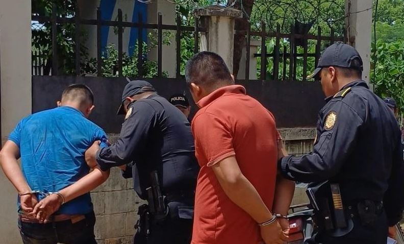 Capturan a sujetos que habrían asaltado ventanilla que brinda servicios bancarios