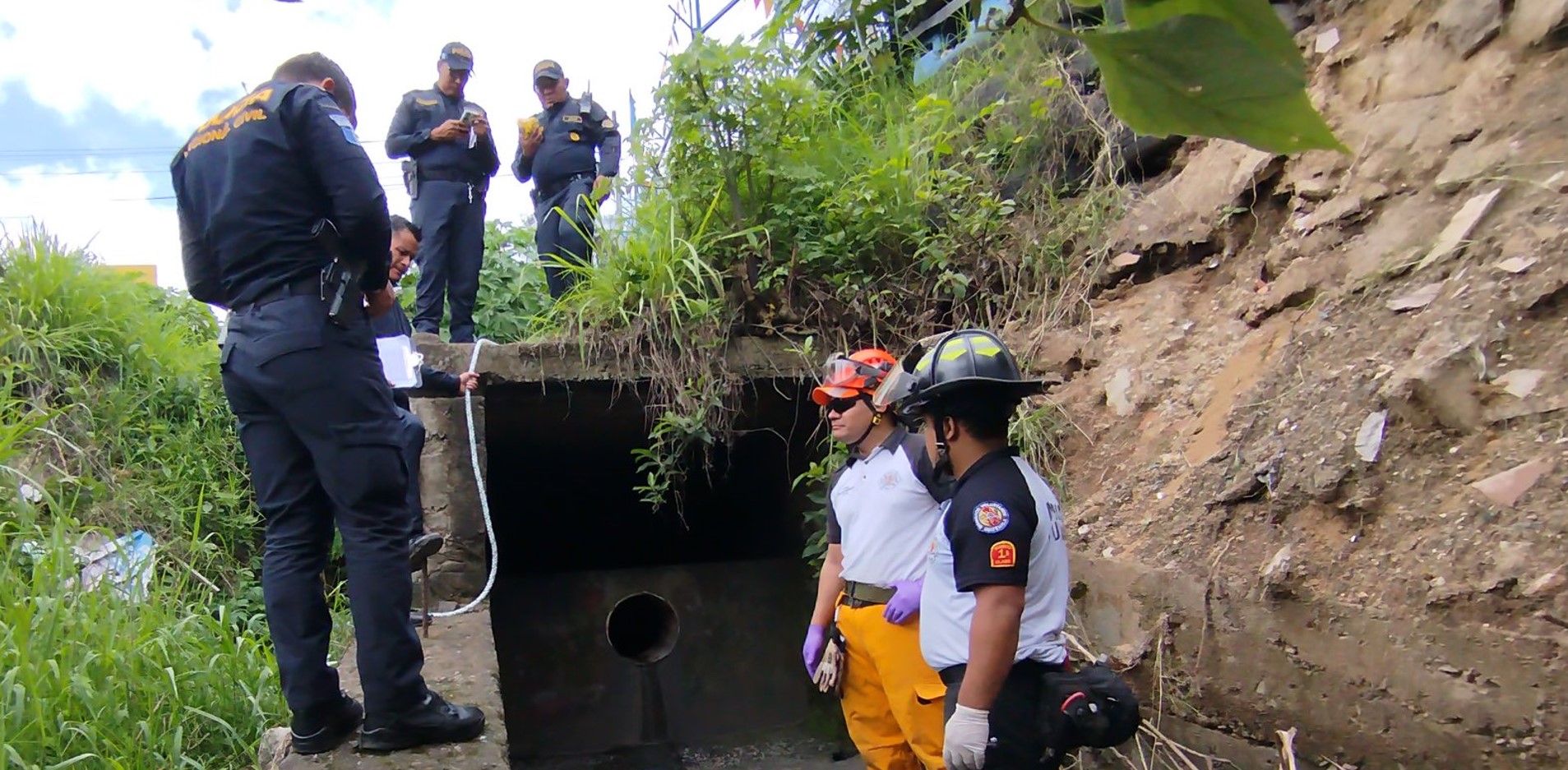 Trabajadores descubren cadáver de mujer en la ruta al Atlántico