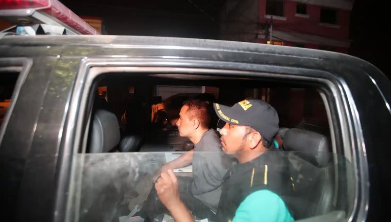Envían a juicio a señalado de muerte de su conviviente hallada en el baúl de un carro en Mixco