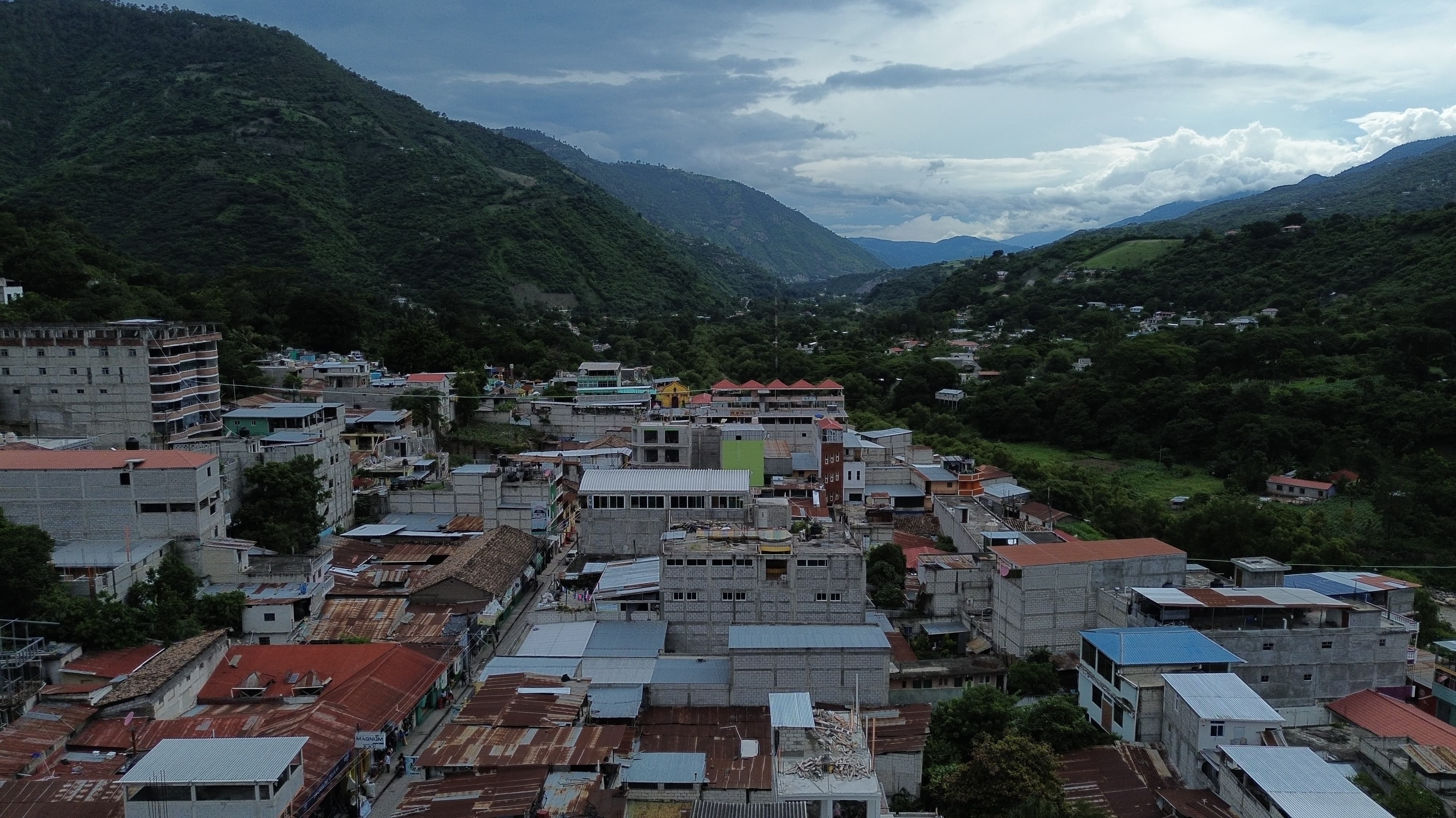 Gobiernos de México y Guatemala asisten a mexicanos refugiados en Cuilco debido a la violencia