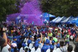 12» edicin de la Carrera Fundecn Salvavidas, un evento benfico dedicado a recaudar fondos para el pago de tratamientos de radioterapias a mujeres de escasos recursos con diagnstico de cncer de mama y a la vez promover la importancia de la deteccin temprana de esta enfermedad


Prensa Libre. Erick Avila   28/07/2024