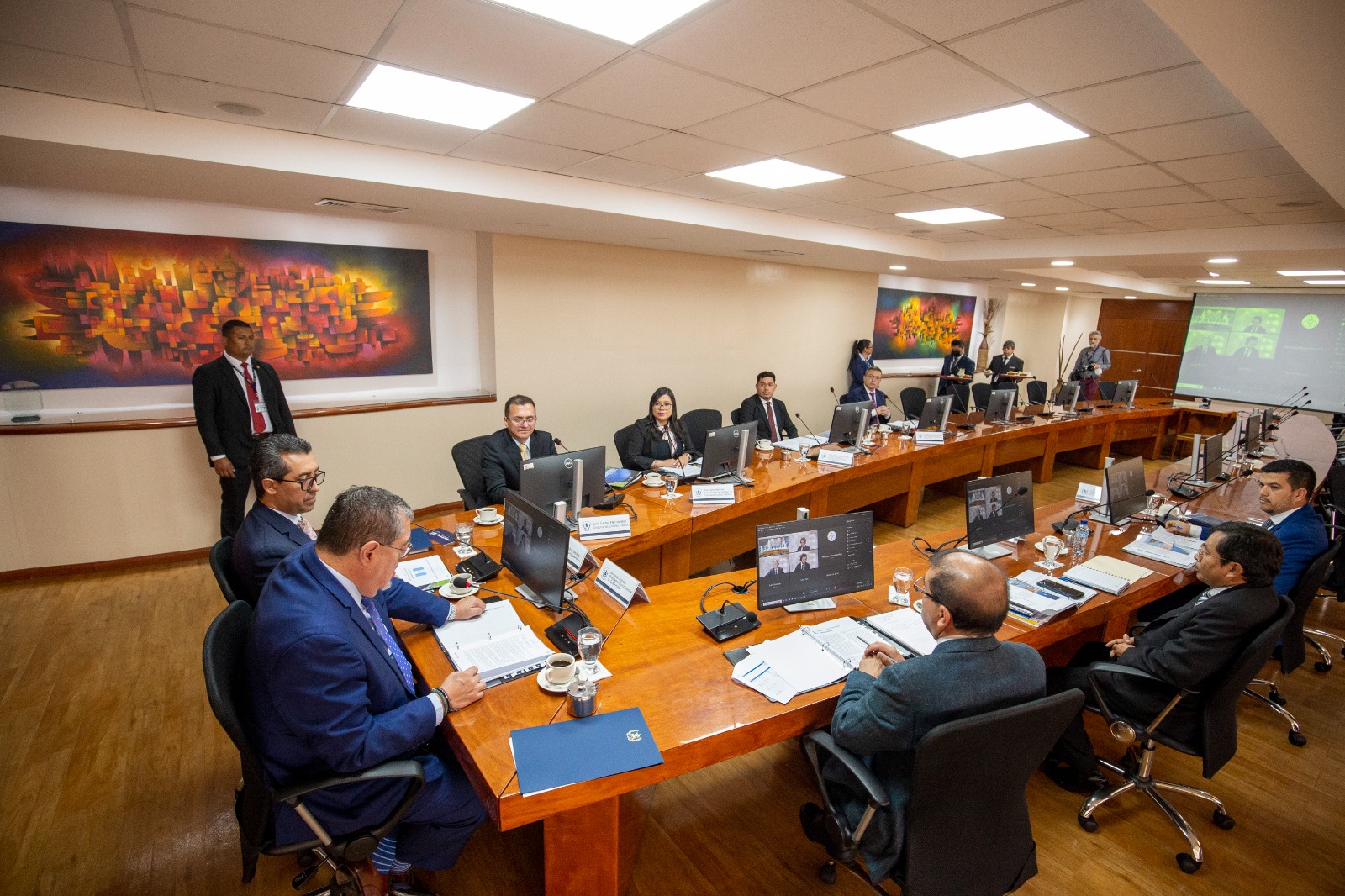 Gobierno de Arévalo cierra primera colocación de Eurobonos por US$1 mil 400 millones