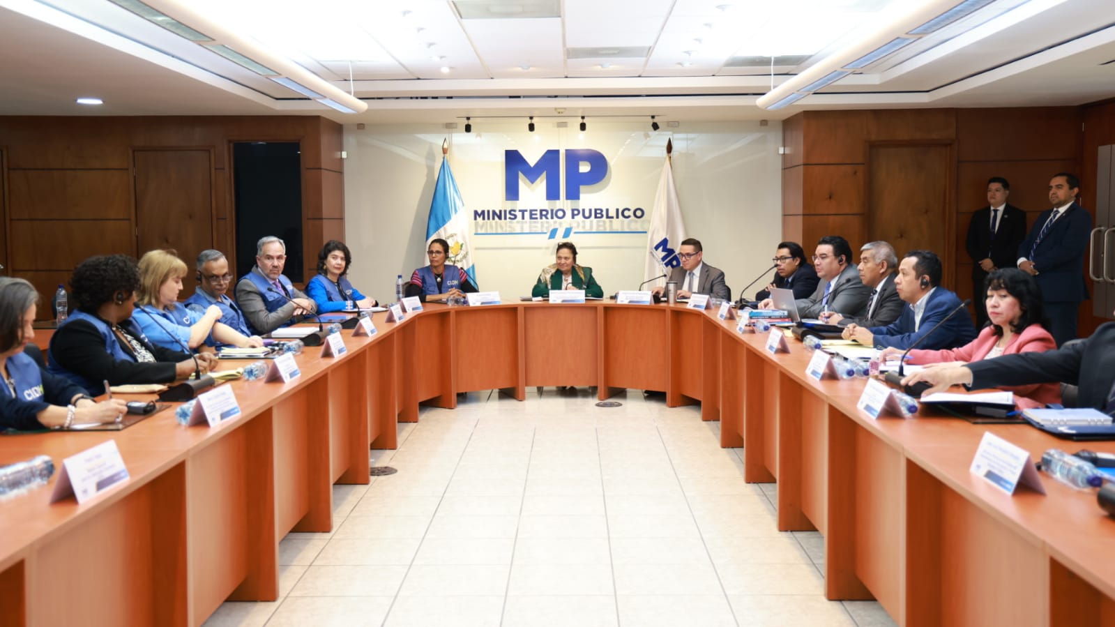Consuelo Porras se reúne con comisión de CIDH que monitorea “debilitamiento” democrático