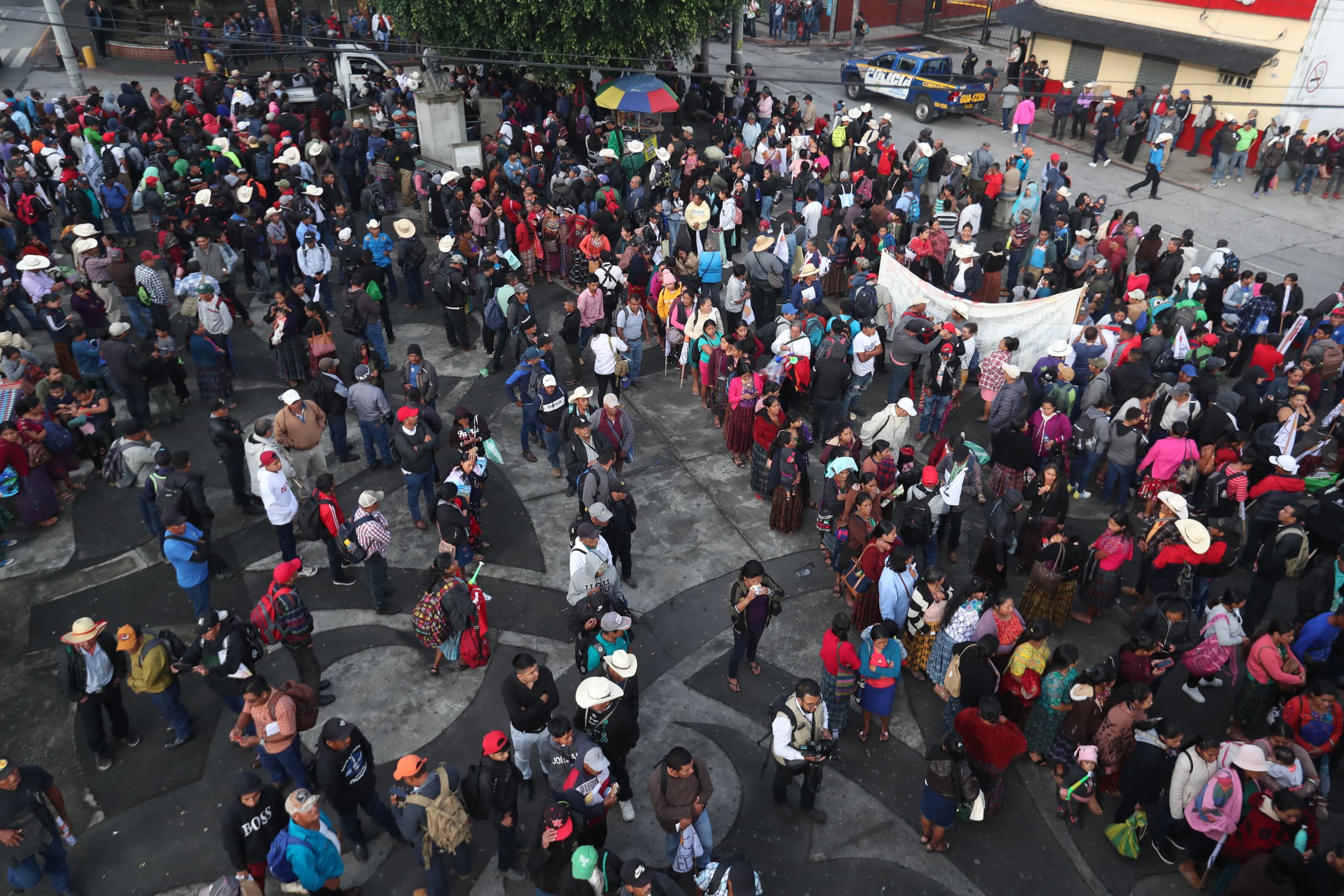 Desde tempranas horas, se concentraron grupos del Comité de Desarrollo Campesino (Codeca), desde varios ingresos de la capital. (Fotografía Prensa Libre: Esbin García)
