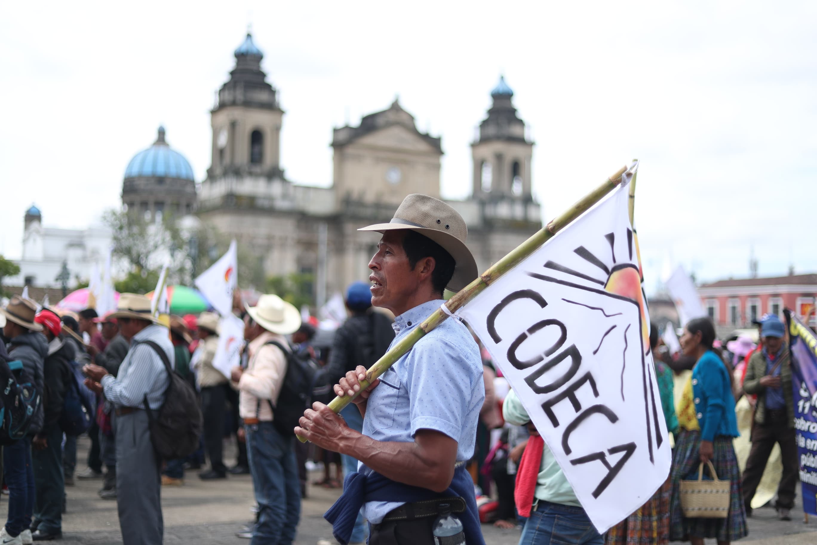 Luego de varias horas, la marcha finalizó en la Plaza de la Constitución. (Fotografía Prensa Libre: Esbin García)