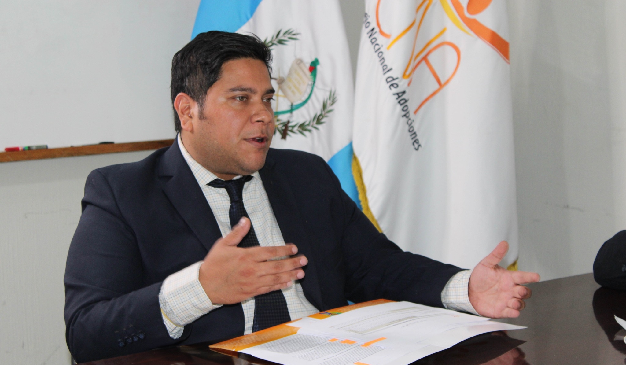 Destituyen al director del Consejo Nacional de Adopciones