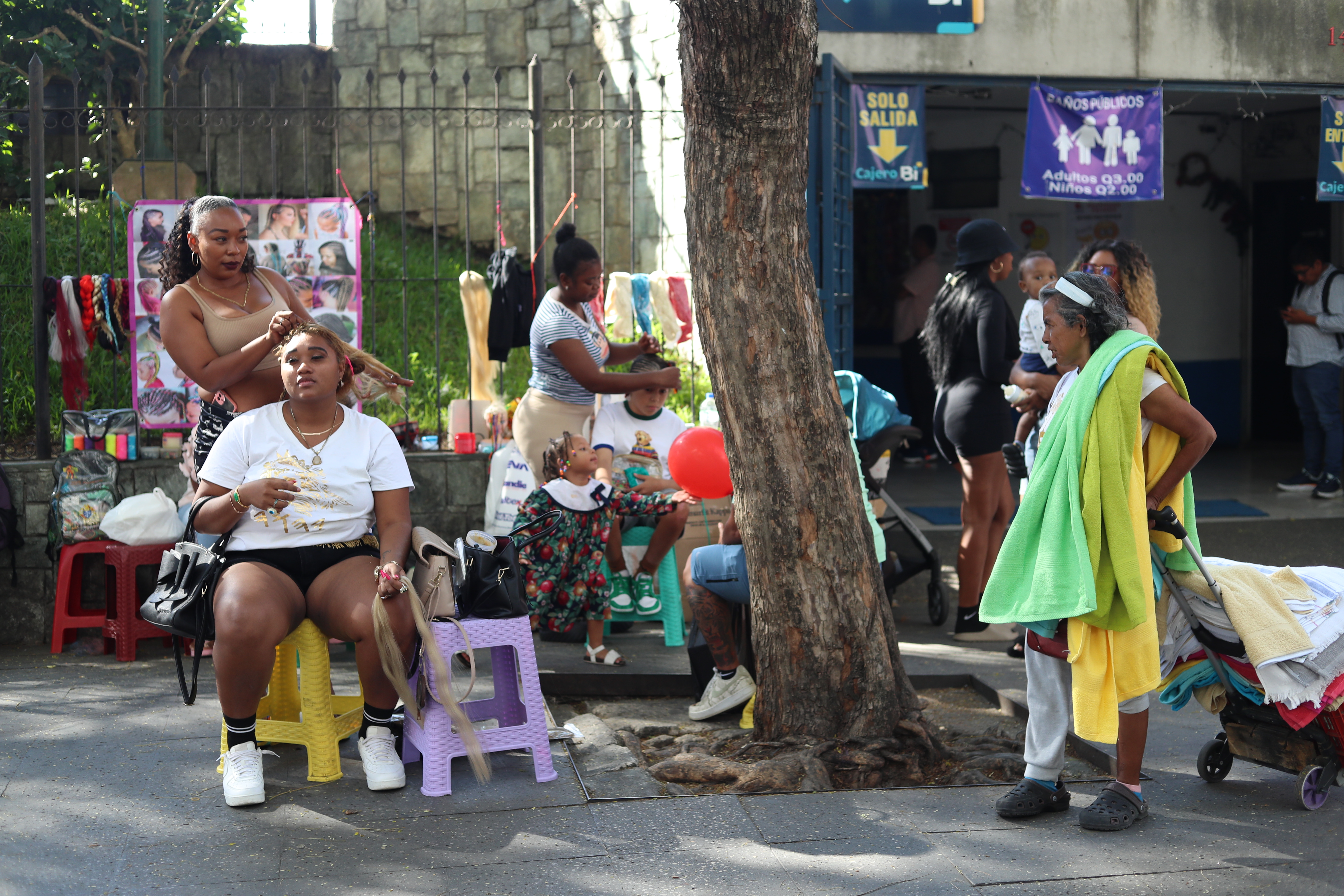 Garífunas buscan servir con la mejor actitud para que turistas queden satisfecho del trabajo realizado. (Foto Prensa Libre: Esbin García)