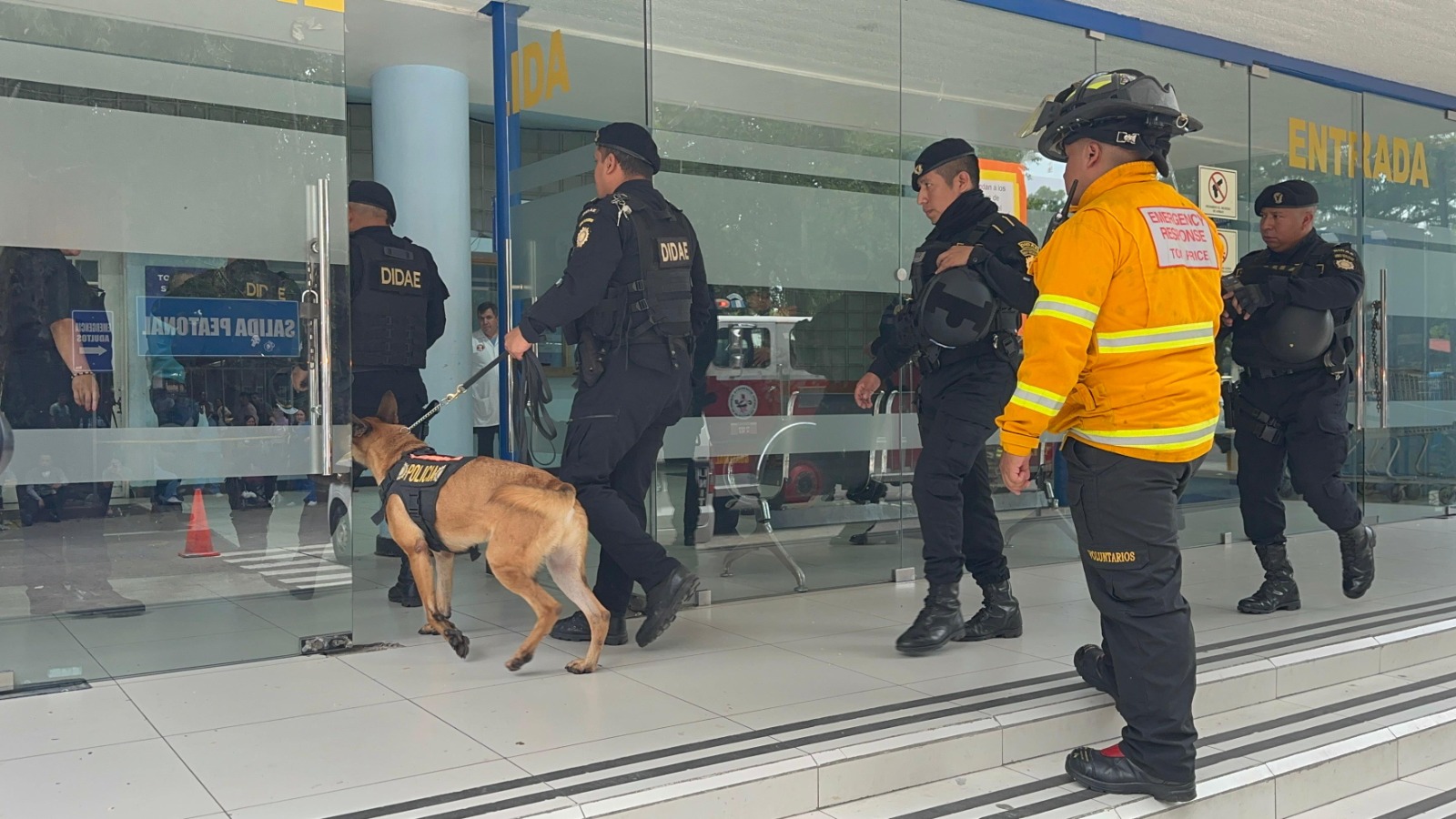 Colegio de Médicos advierte de acciones si no cesan amenazas contra hospitales nacionales