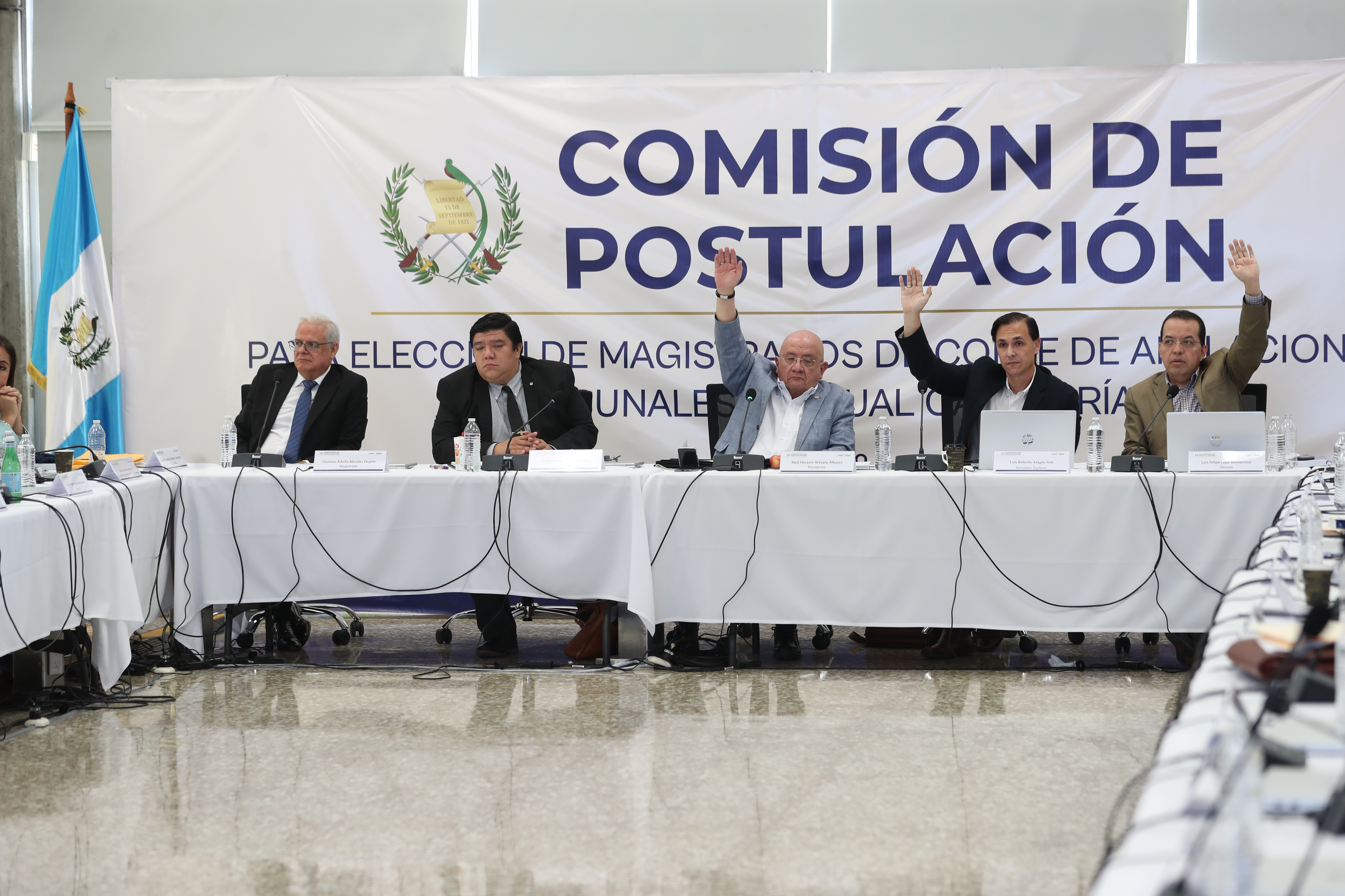 Organizaciones piden a los comisionados elegir candidatos independientes