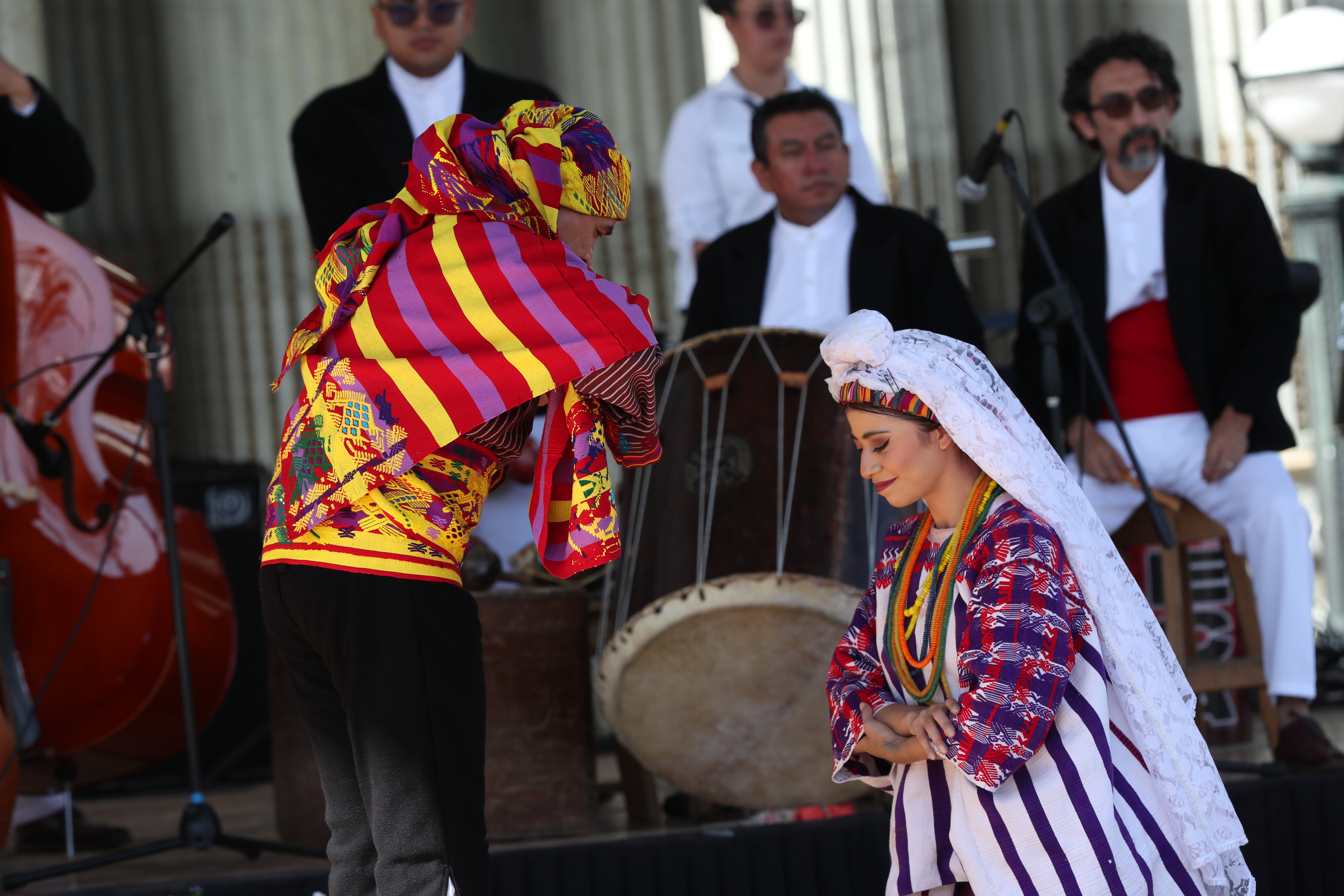 Ballet Moderno y Folklórico de Guatemala participo en la decoración a los atletas
(Foto Prensa Libre: Erick Avila)               