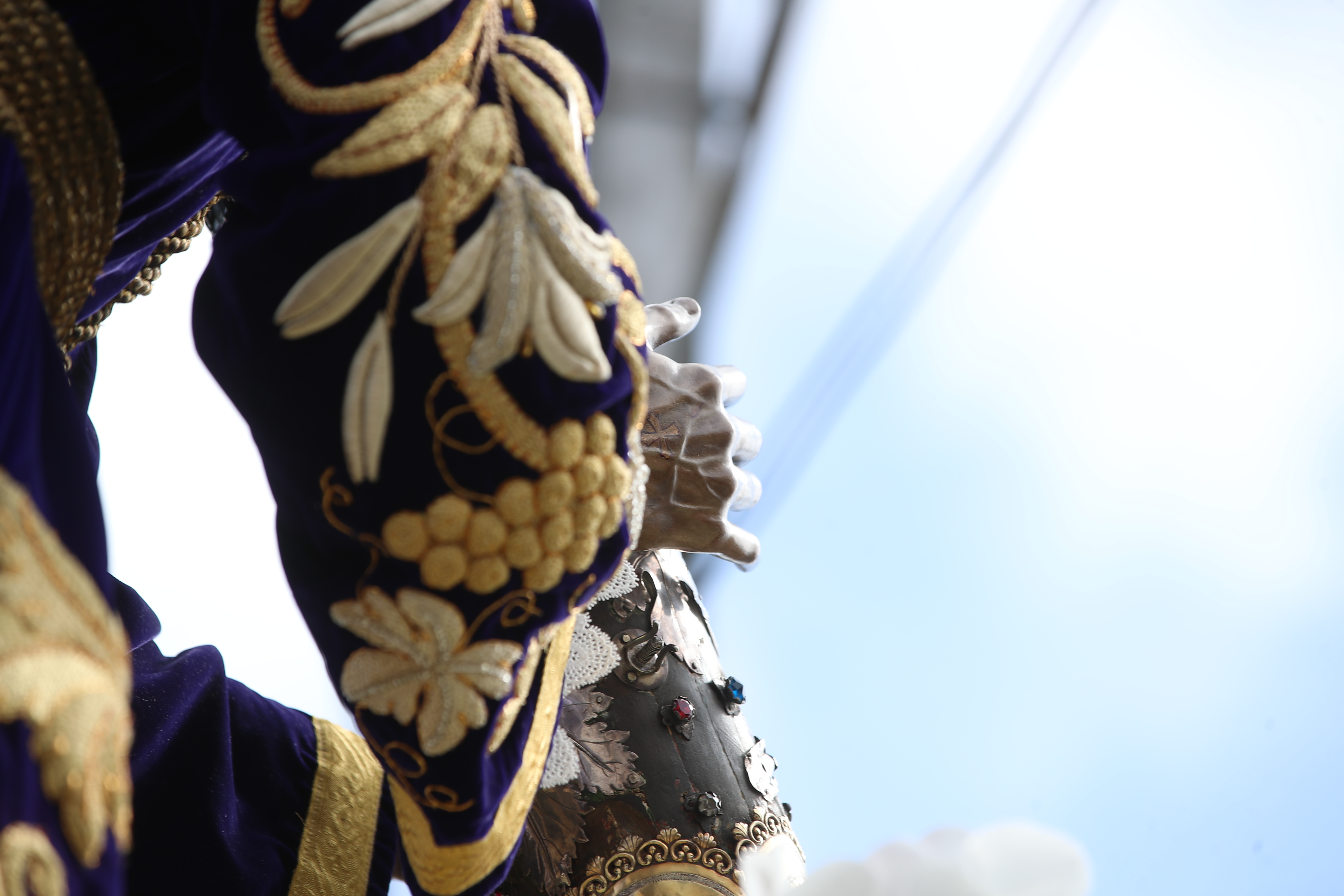 Consagrada el 5 de agosto de 1717, la imagen de Jesús Nazareno de La Merced en Antigua Guatemala ha sido venerada por más de 300 años, desde su solemne ceremonia presidida por el Obispo Fray Juan Bautista Álvarez y Toledo, con la presencia de la Real Audiencia, el Ayuntamiento y una multitud de fieles. (Foto Prensa Libre: Byron Rivera Baiza) 