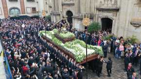 Salida del Solemne Cortejo Procesional de las Bodas De Oro De Velación y 307AñosdeConsagración deJesús Nazareno De La Merced.

Foto: BYRON RIVERA 
04/08/2024