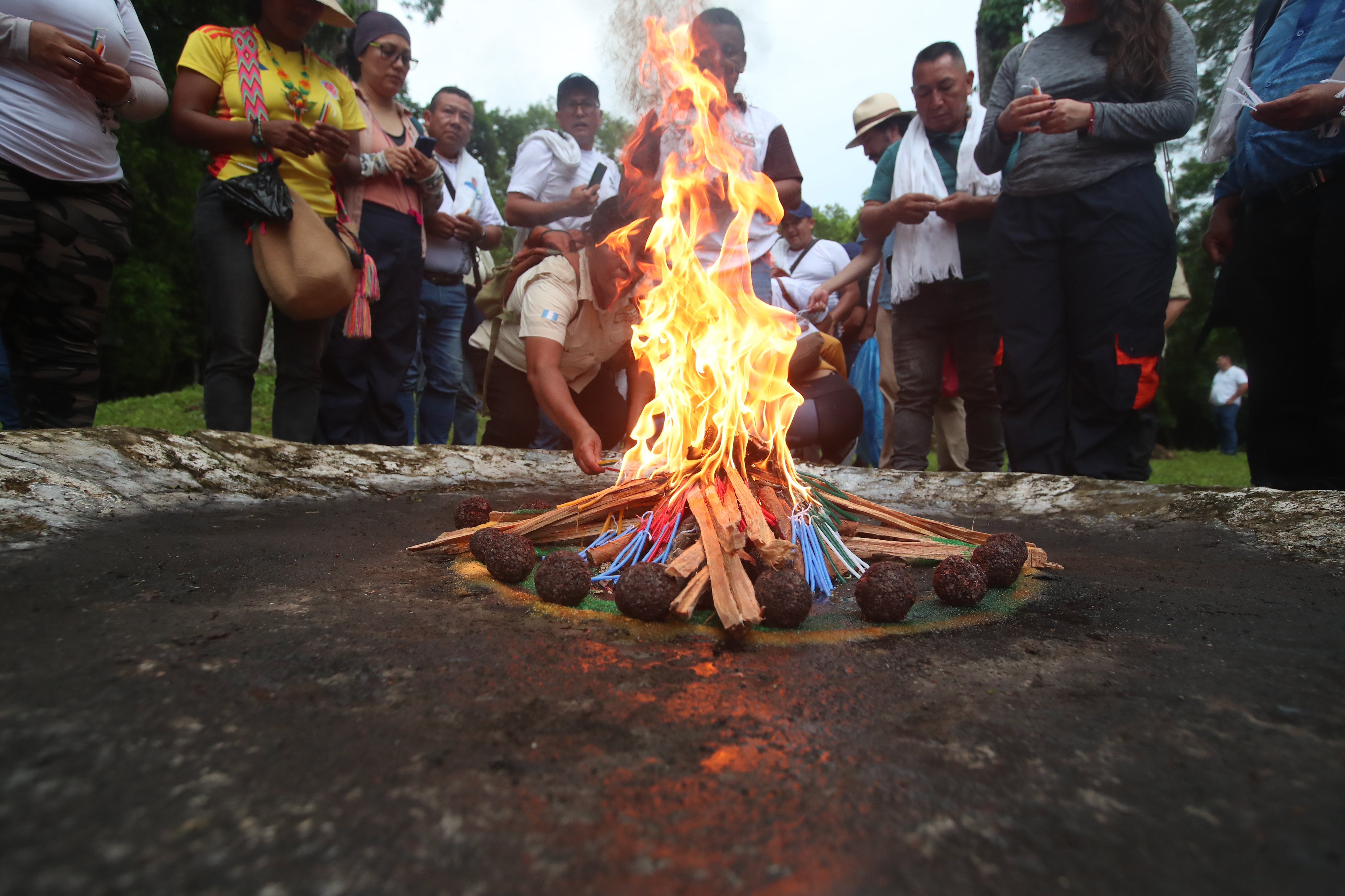 Gracias a las concesiones de 25 años otorgadas por el Gobierno, las comunidades de Uaxactún han protegido el bosque y mantenido su identidad cultural. Omyc, desarrolla estrategias sostenibles y planes de negocio para el uso de recursos naturales.
(Foto Prensa Libre: Byron Rivera Baiza)