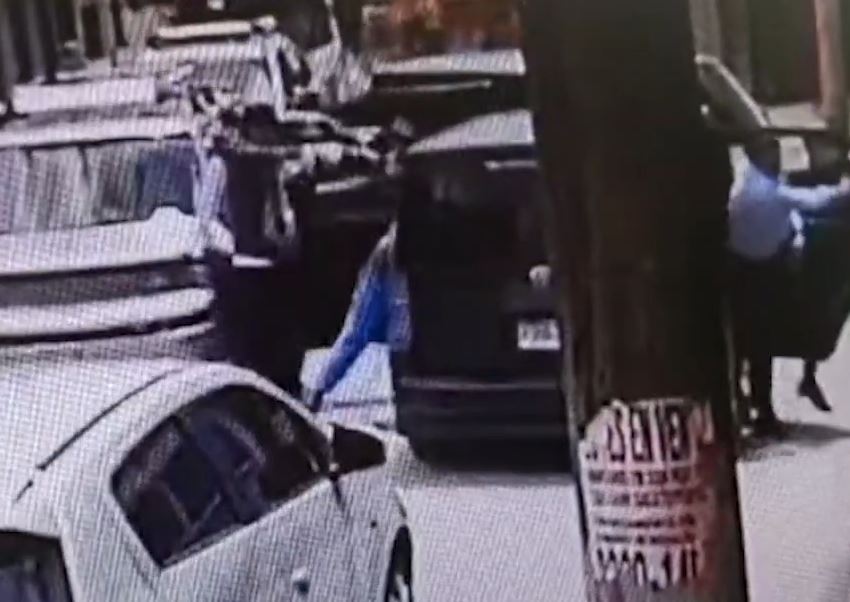 Cámara capta cuando un taxista es secuestrado mientras manejaba en zona 6 de Mixco