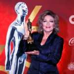 MEX8130. GUADALAJARA (MÉXICO), 07/09/2024.- La actriz mexicana Angélica María. posa con la estatuilla Ariel de Oro a la trayectoria' durante la 66 entrega de los Premios Ariel este sábado en el Teatro Degollado de la ciudad de Guadalajara, Jalisco (México)
Con un llamado a reformar las leyes sobre cinematografía en México y el predominio de películas dirigidas por mujeres tuvo lugar este sábado la edición 66 de los Premios Ariel que otorga la Academia Mexicana de Artes y Ciencias Cinematográficas (AMACC) por segunda vez en Guadalajara (oeste de México). EFE/Francisco Guasco