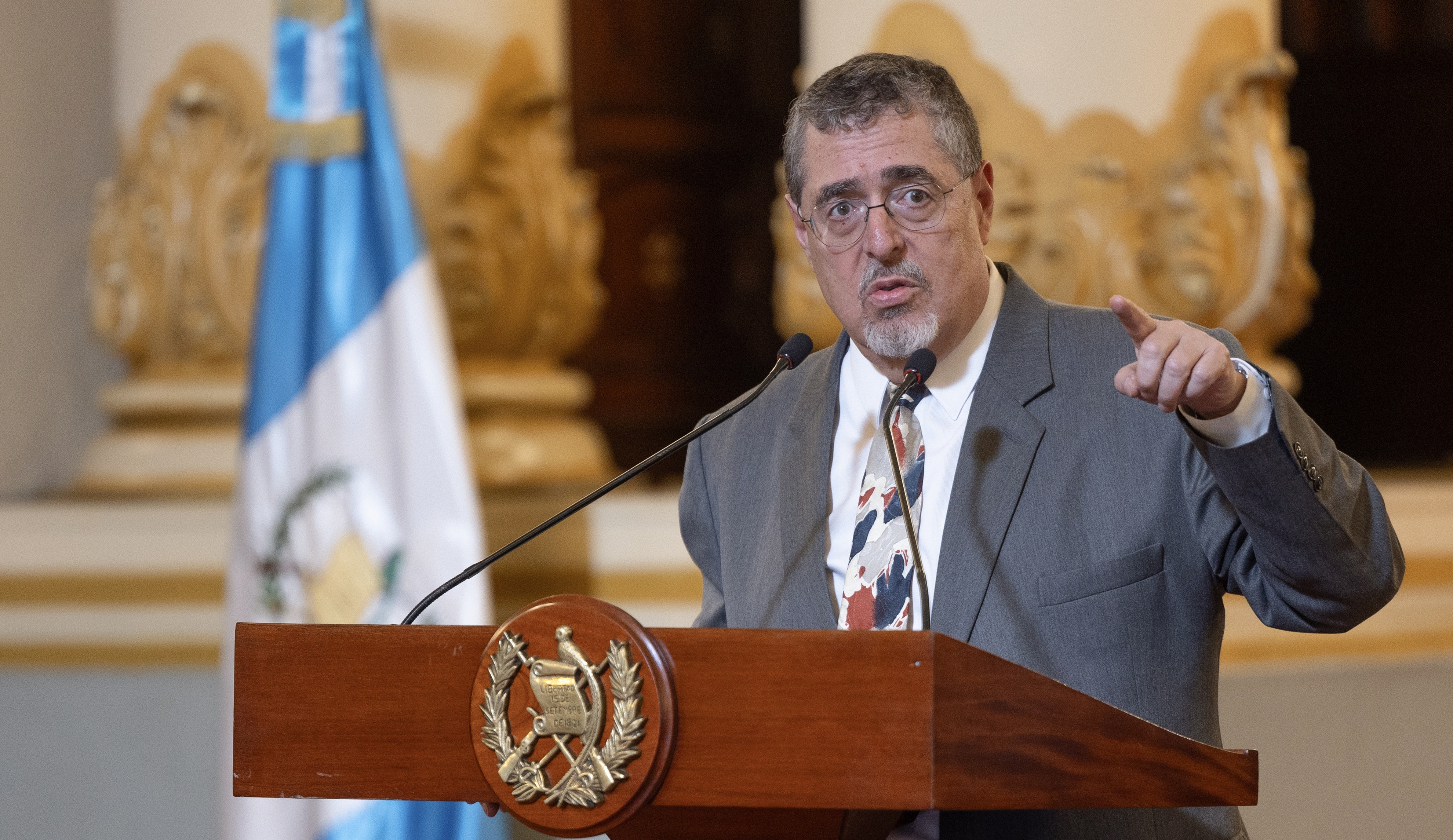 Arévalo pide a postuladoras evaluación objetiva y rigurosa de aspirantes a magistrados de cortes