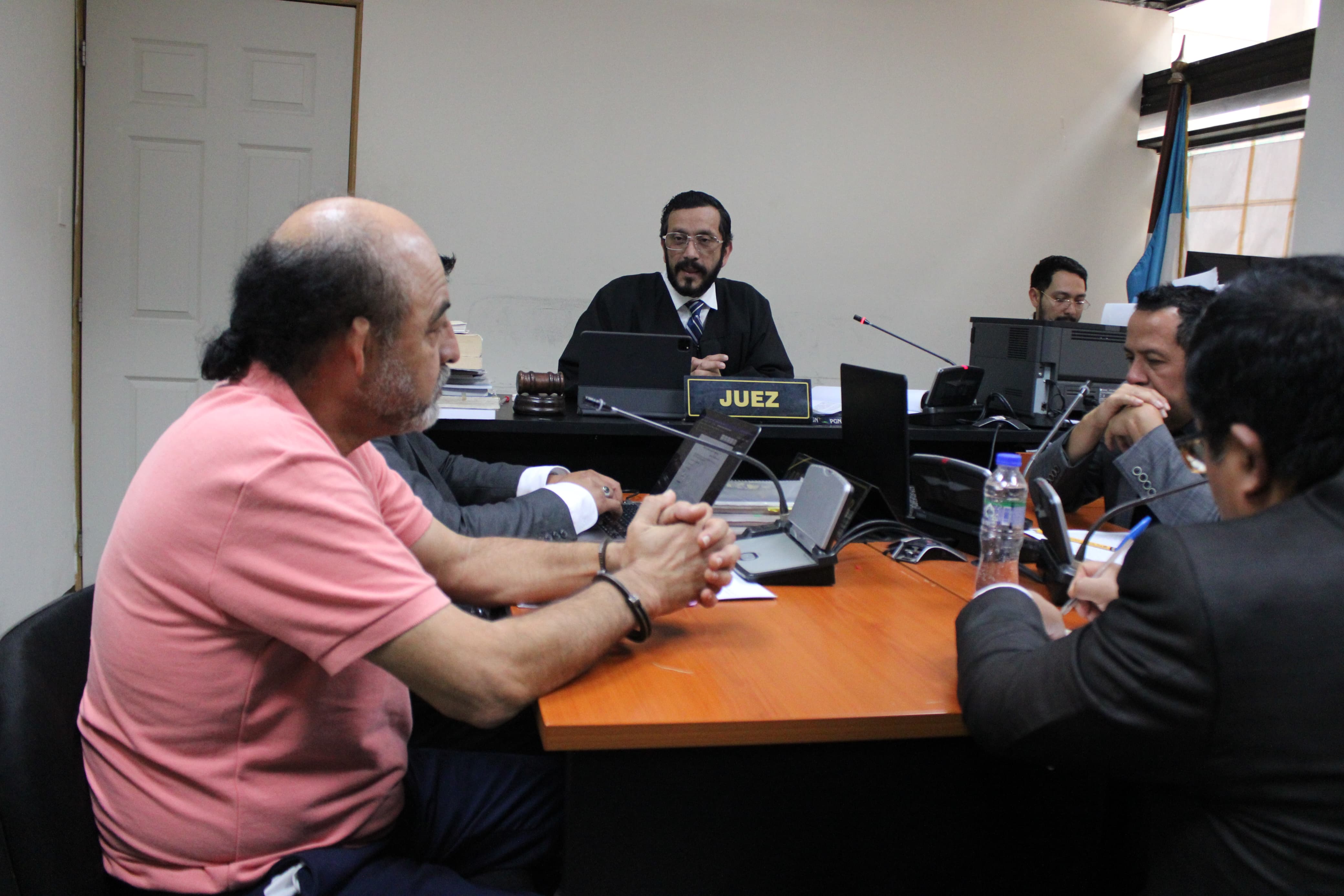 Reprograman audiencia de primera declaración del catedrático Gad Esaú Echeverría