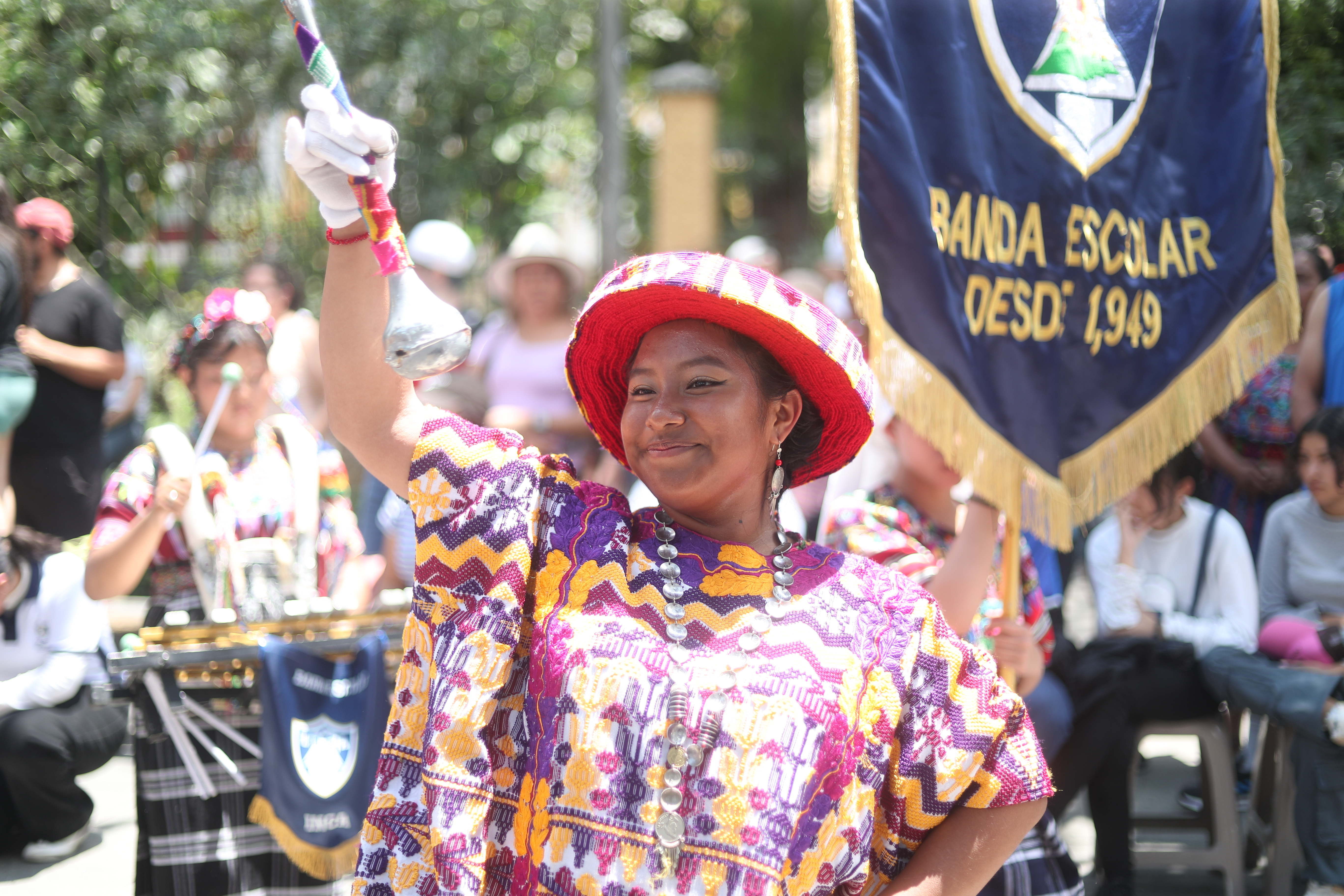 Alumna con indumentaria de Quetzaltenango desfila por las calles y avenidas del Centro Histórico de la Ciudad Capital. 

Fotografía Prensa Libre: Carmina Montúfar