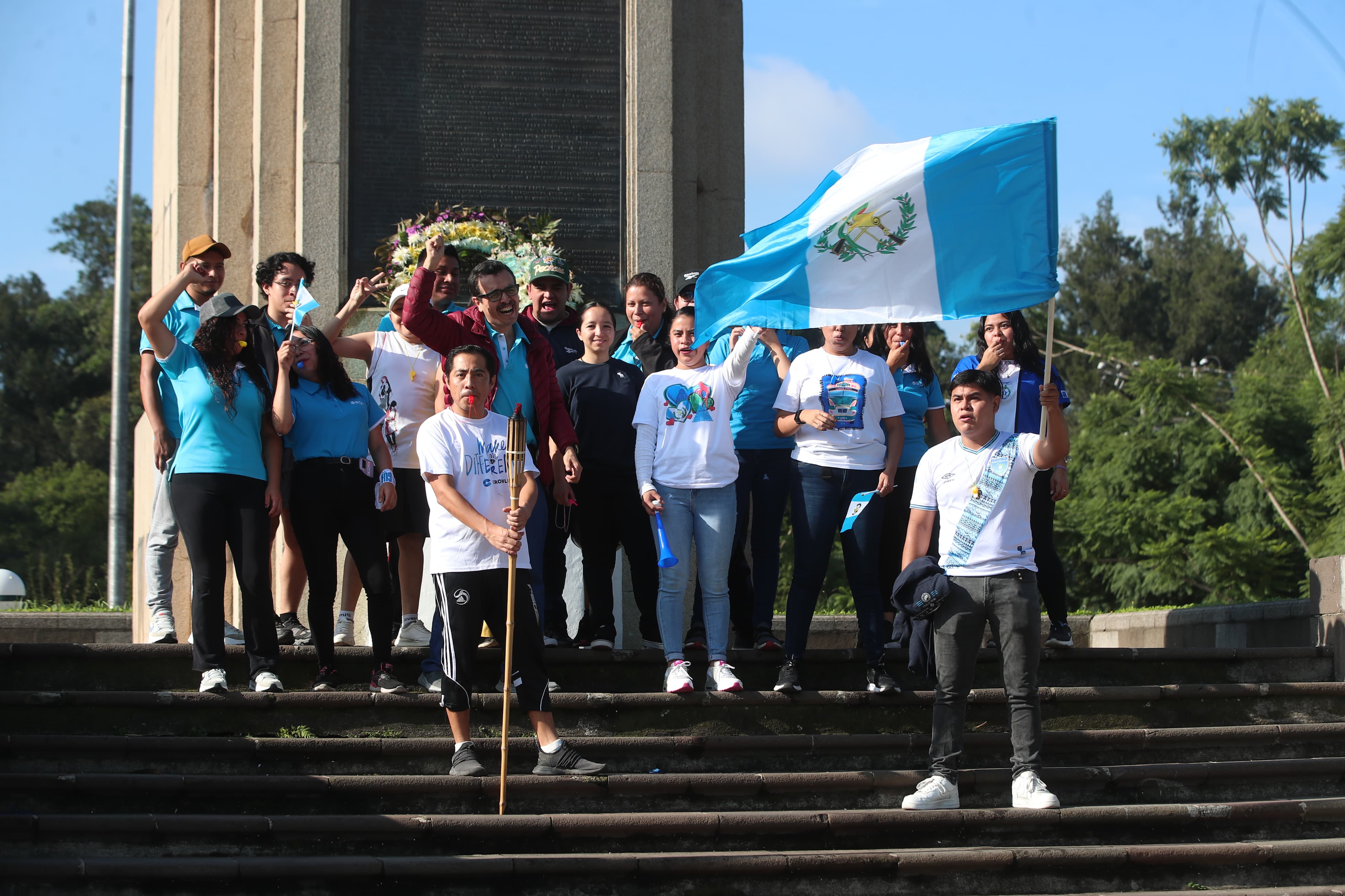 Cada año, grupos se reúnen en las calles del país para demostrar su lealtad a la nación. (Foto Prensa Libre: Byron Rivera Baiza)