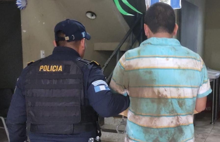 Vapuleado por vecinos: PNC detiene a presunto responsable de ataque armado en San Marcos