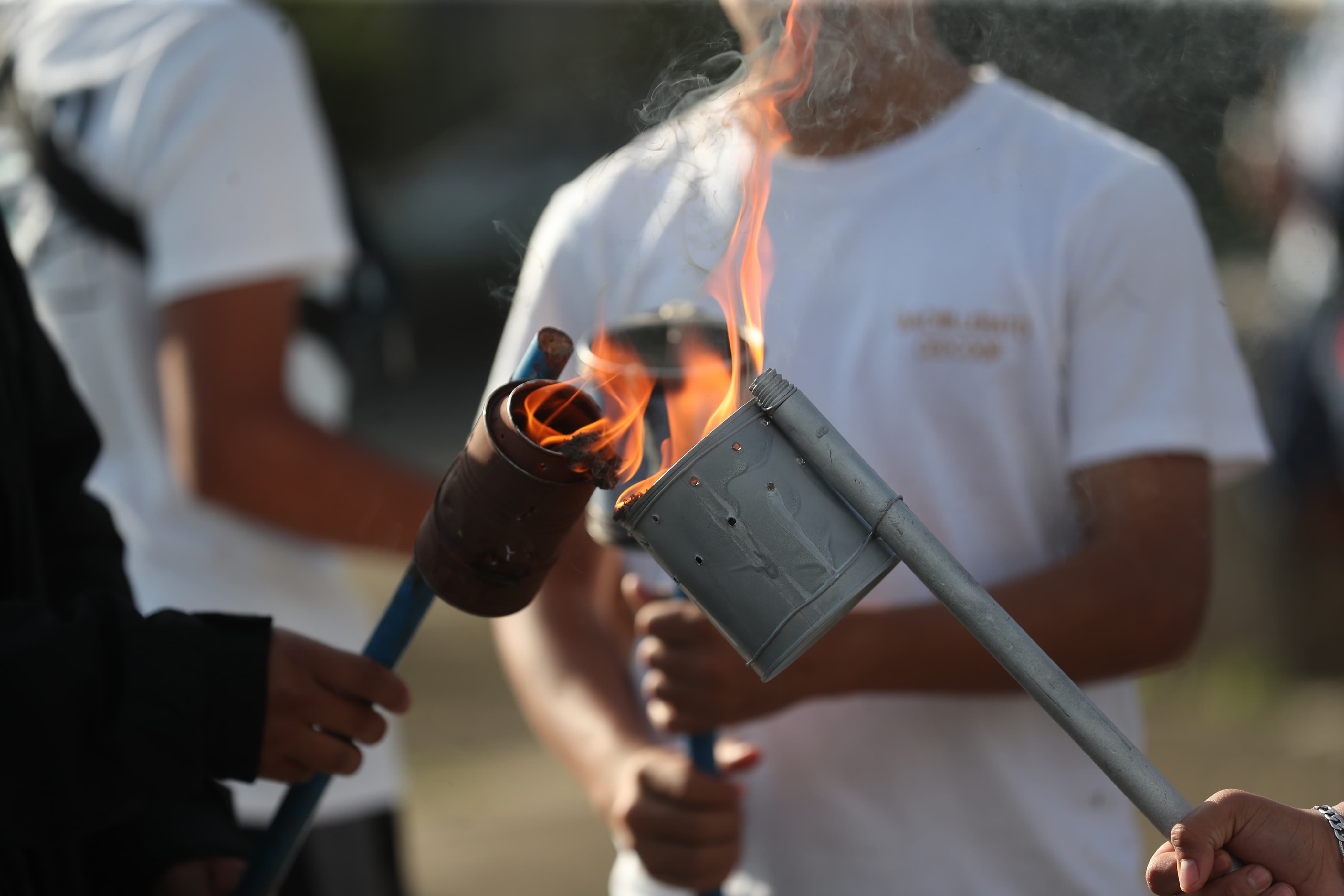 El significado de la antorcha es recordar que la llama de la Independencia pasa de generación en generación. (Foto Prensa Libre: Érick Ávila)