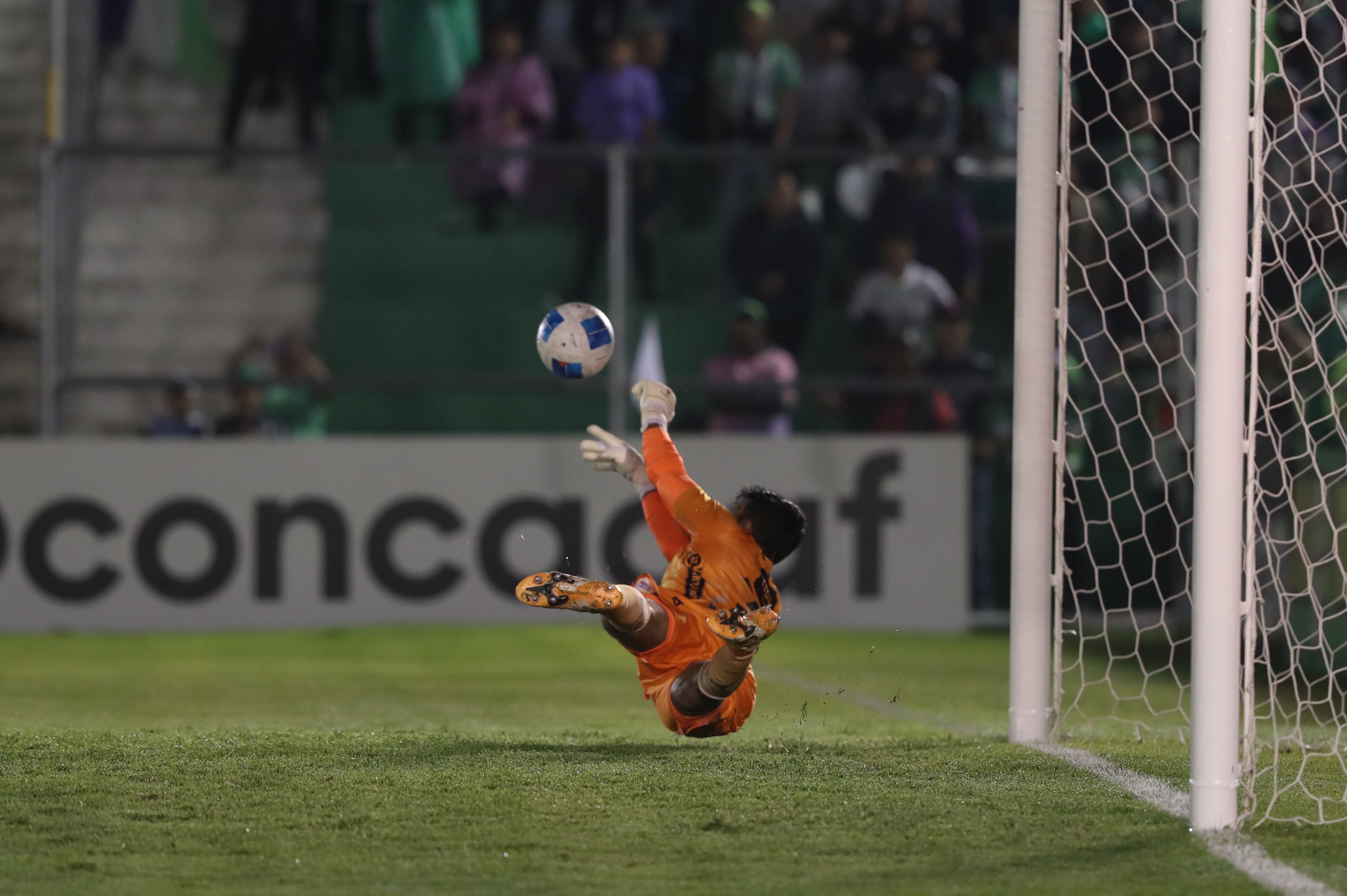 Antigua queda vivo en Copa Centroamericana ante un Saprissa que desperdició dos penaltis