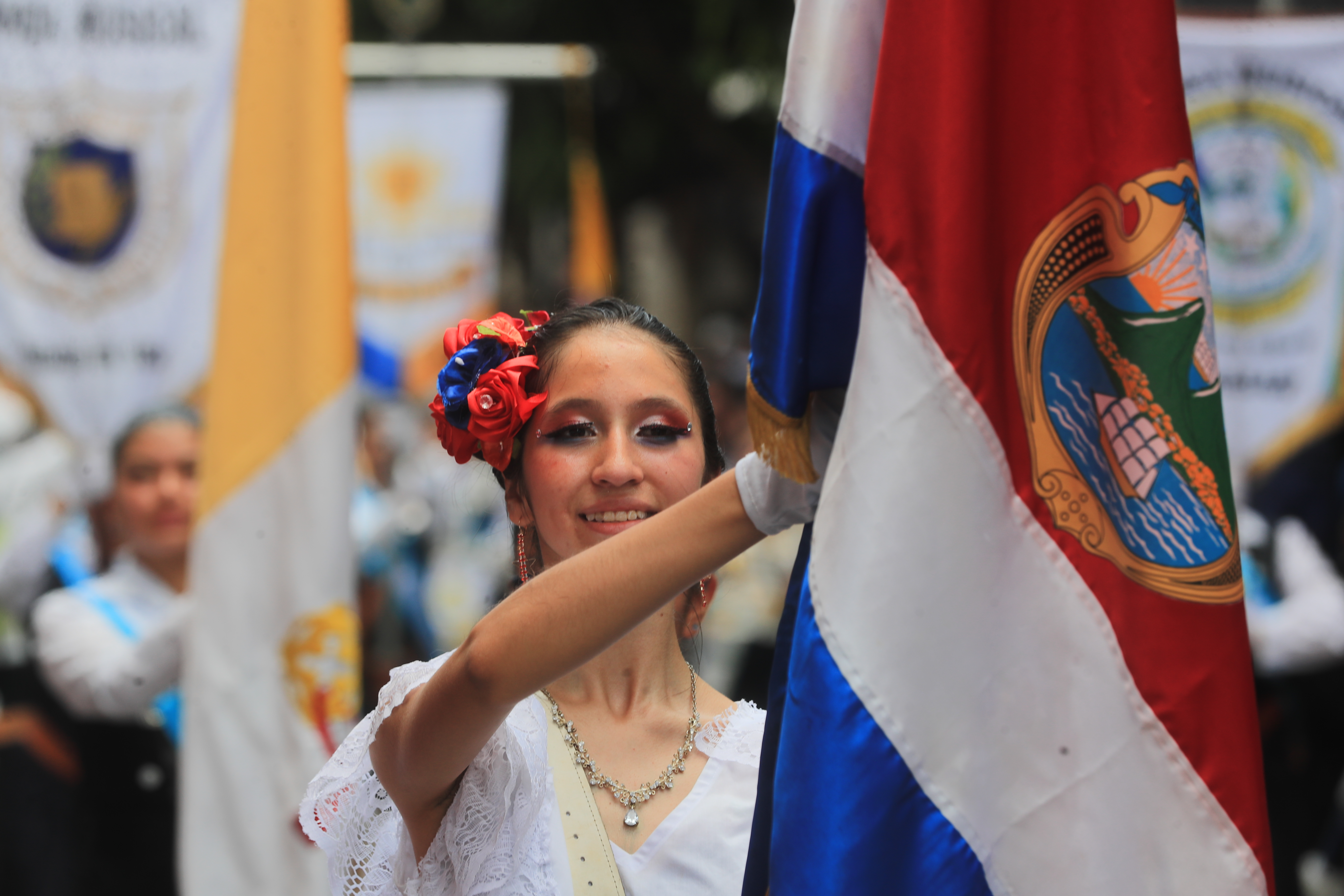 Los alumnos destacados de diferentes centros educativos portan  banderas representativas.

Fotografía Prensa Libre: Oscar Vásquez Mijangos