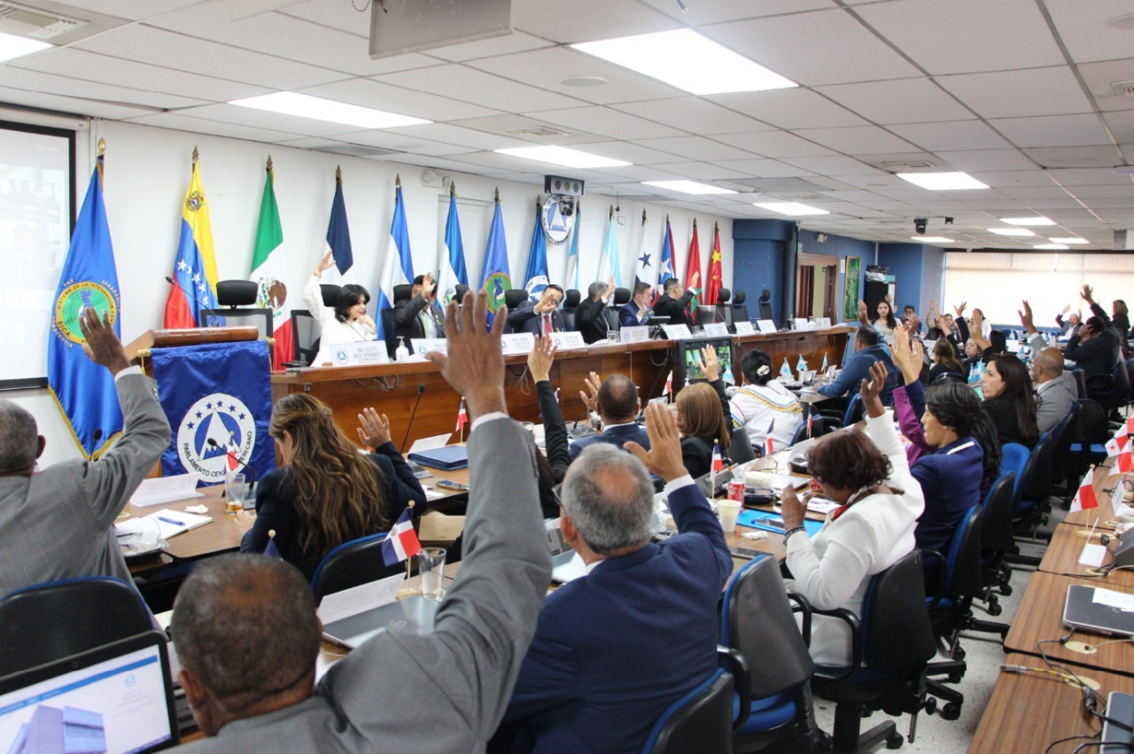 Panamá pide reconsiderar la incorporación de Rusia como observador en el Parlacén