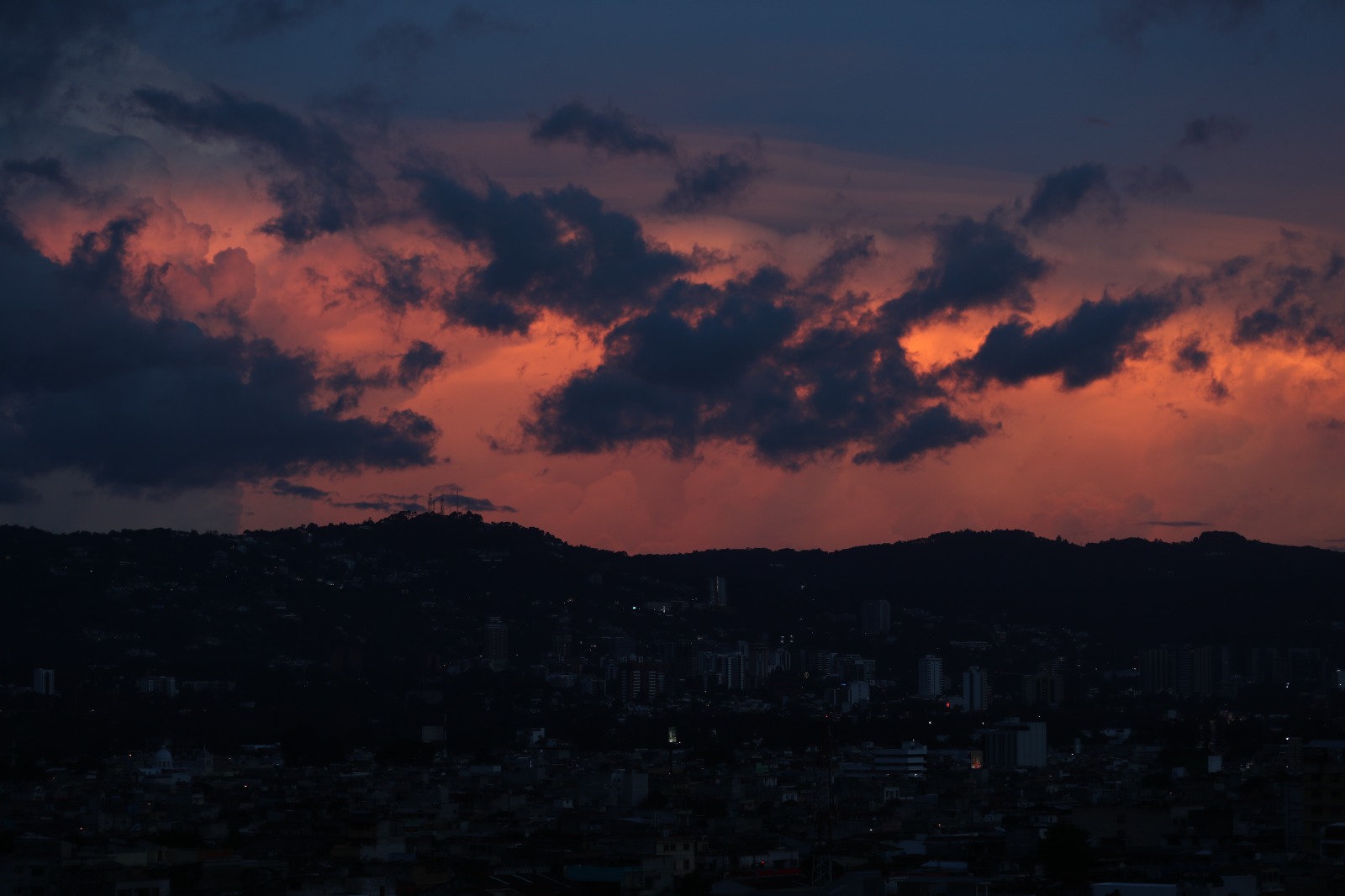 ¿Por qué oscurece más temprano?