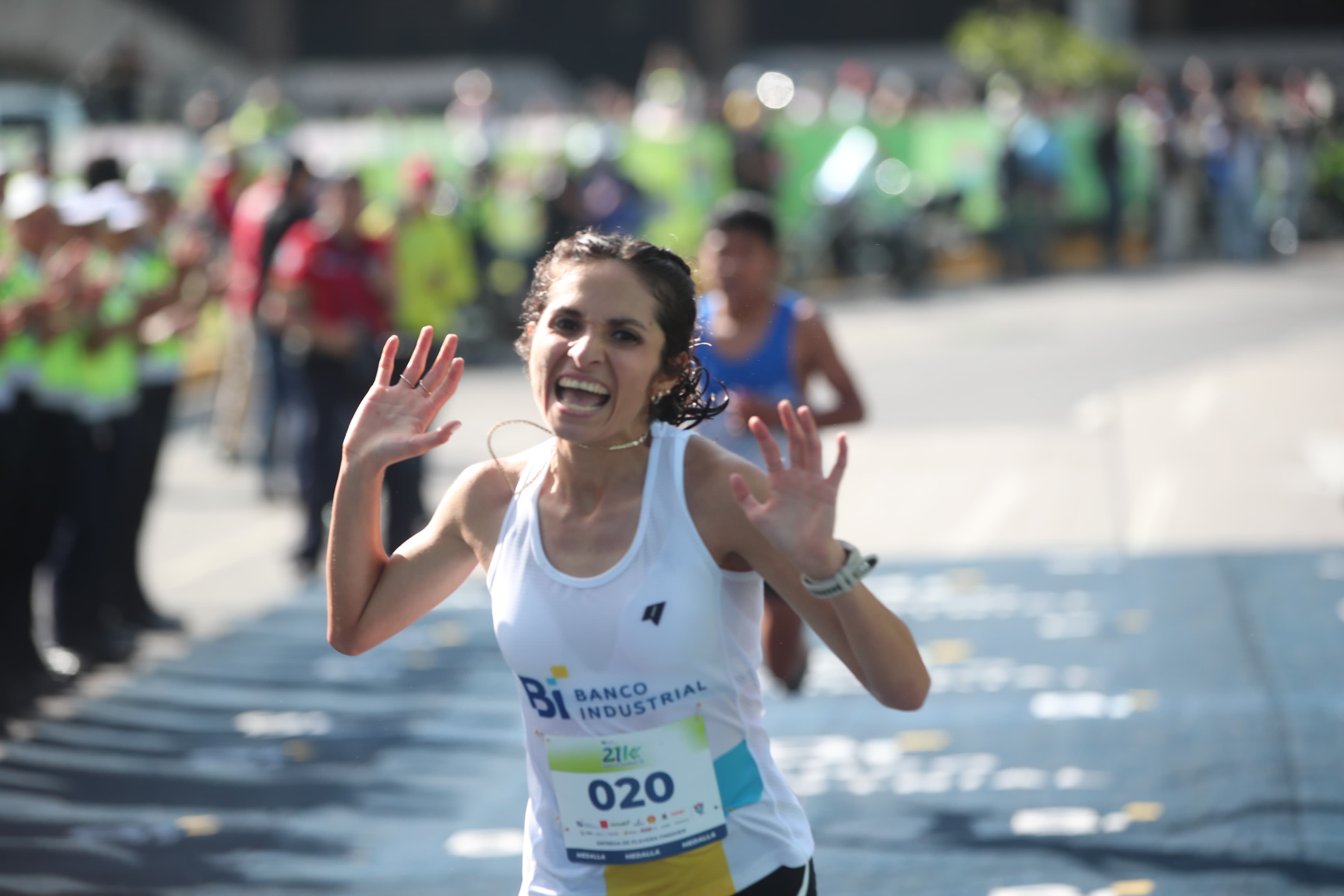 Mario Pacay y Viviana Aroche triunfan en la 21K de la Ciudad de ...