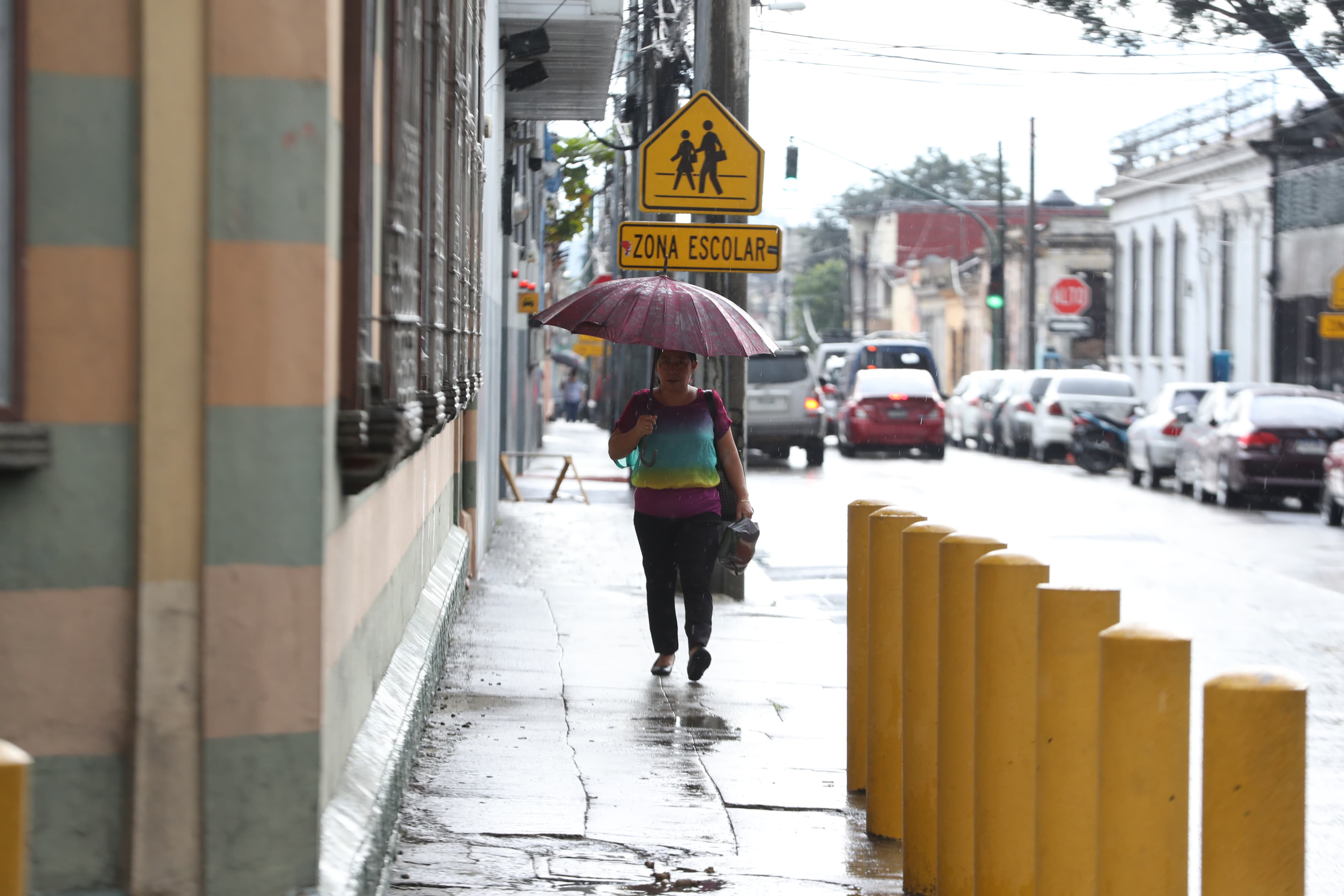 Prevén lluvia en Guatemala el 19 y 20 de octubre por una onda del este y sistema de baja presión