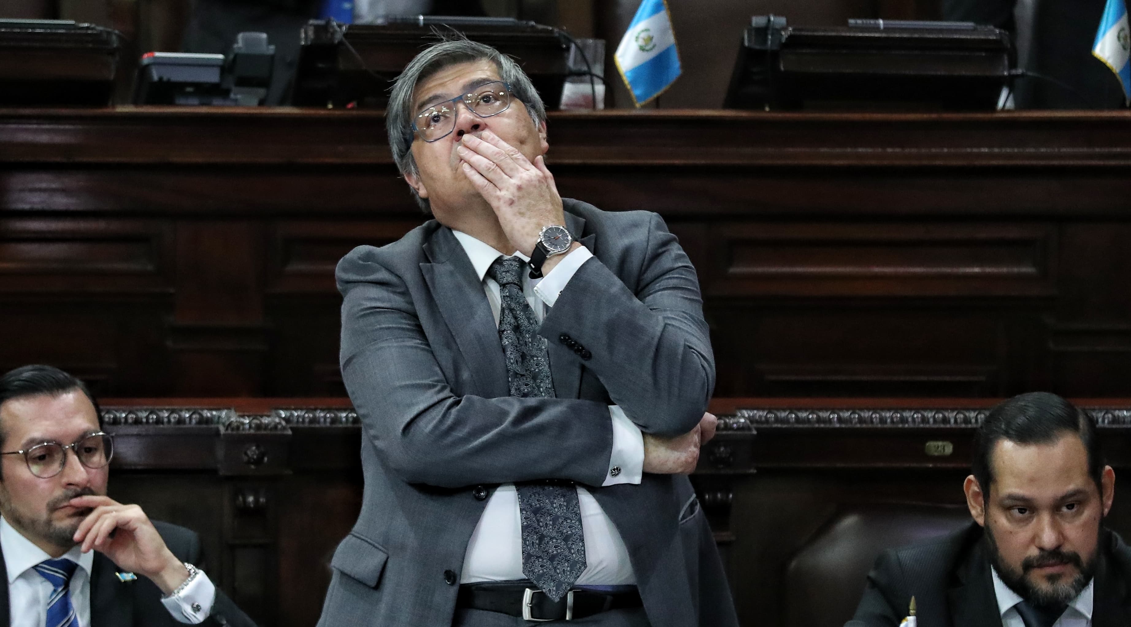 Tensa ronda de repreguntas marca interpelación al ministro de Gobernación Francisco Jiménez