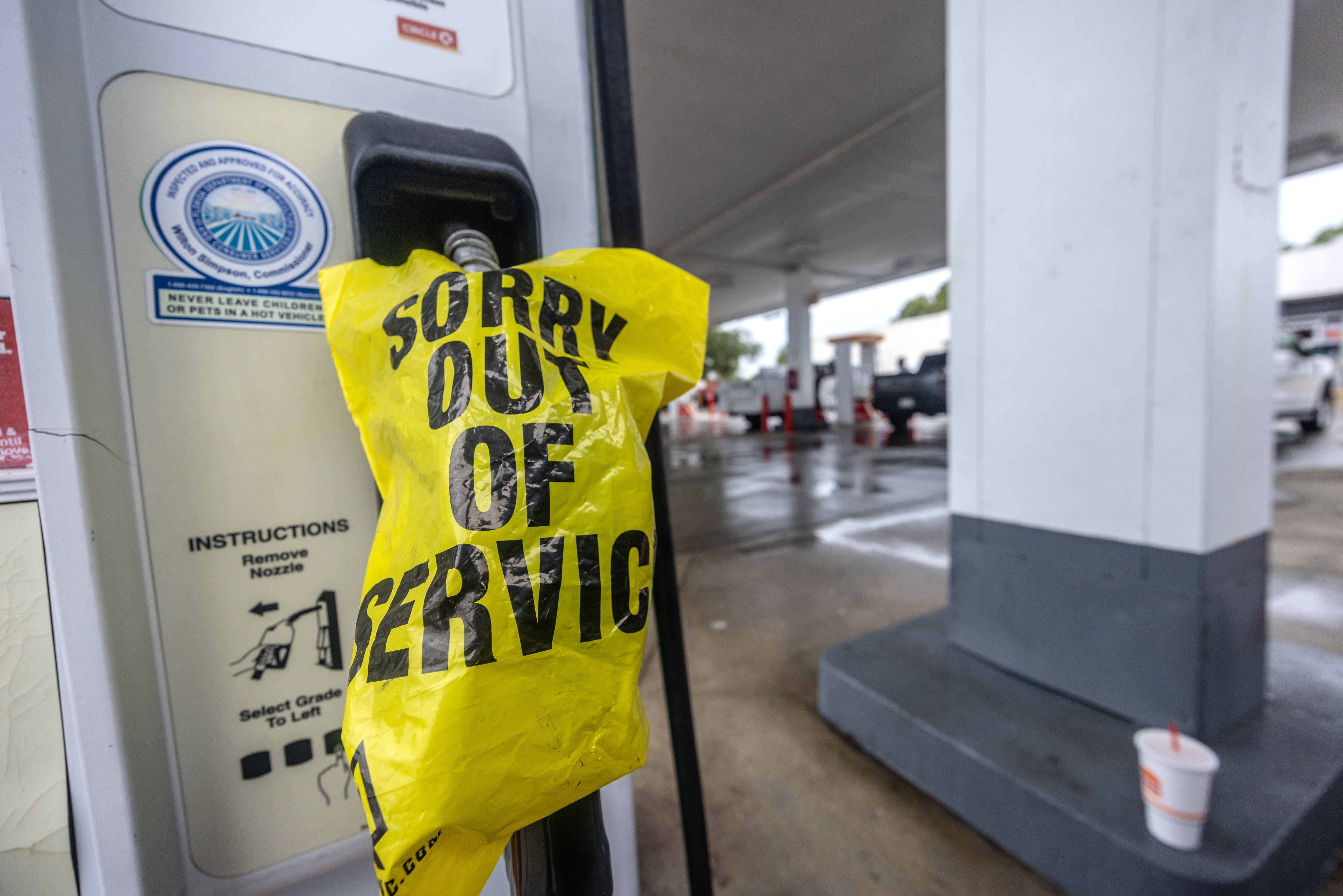 Gasolineras de Florida se quedan sin combustible ante evacuaciones masivas por huracán Milton
