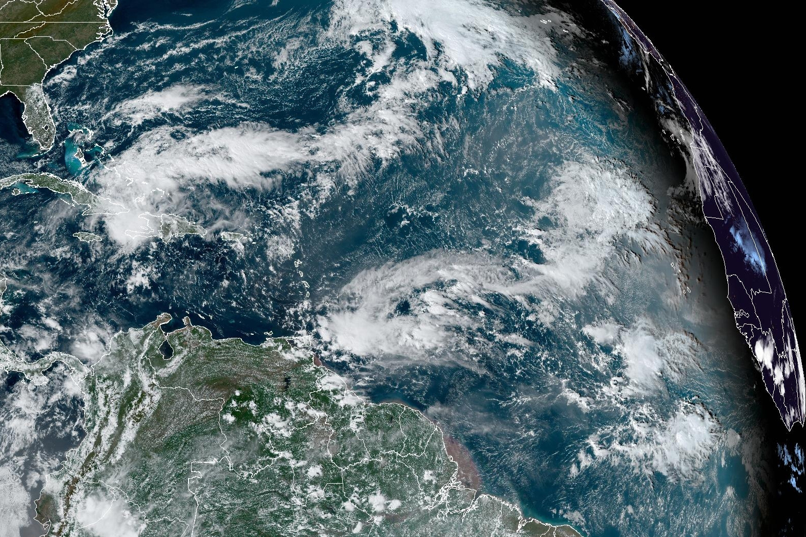 Tormenta tropical Óscar deja Cuba con intensas lluvias mientras se dirige hacia las Bahamas