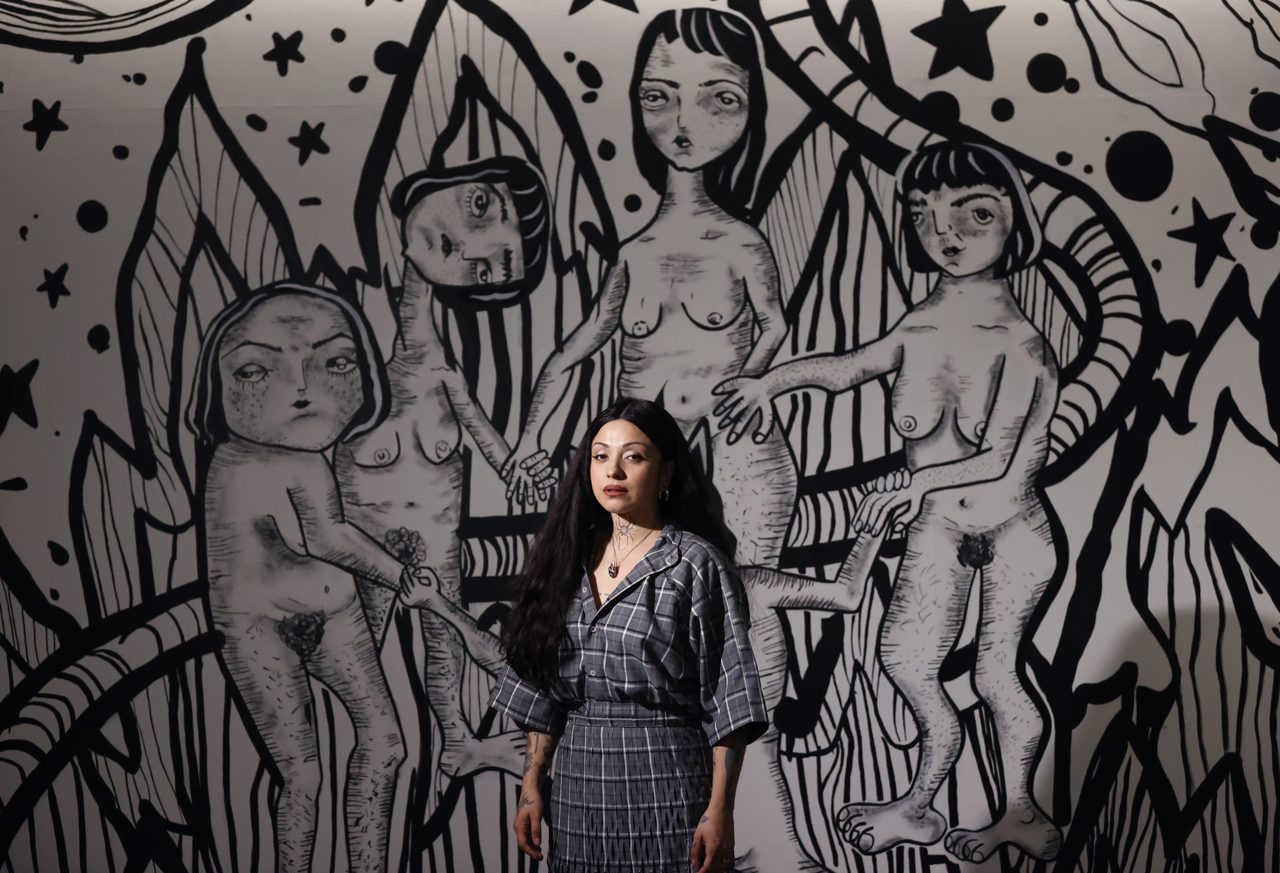  La cantante y compositora chilena Mon Lafert, posa durante una entrevista con EFE, en Santiago, Chile.   (Foto Prensa Libre: EFE)