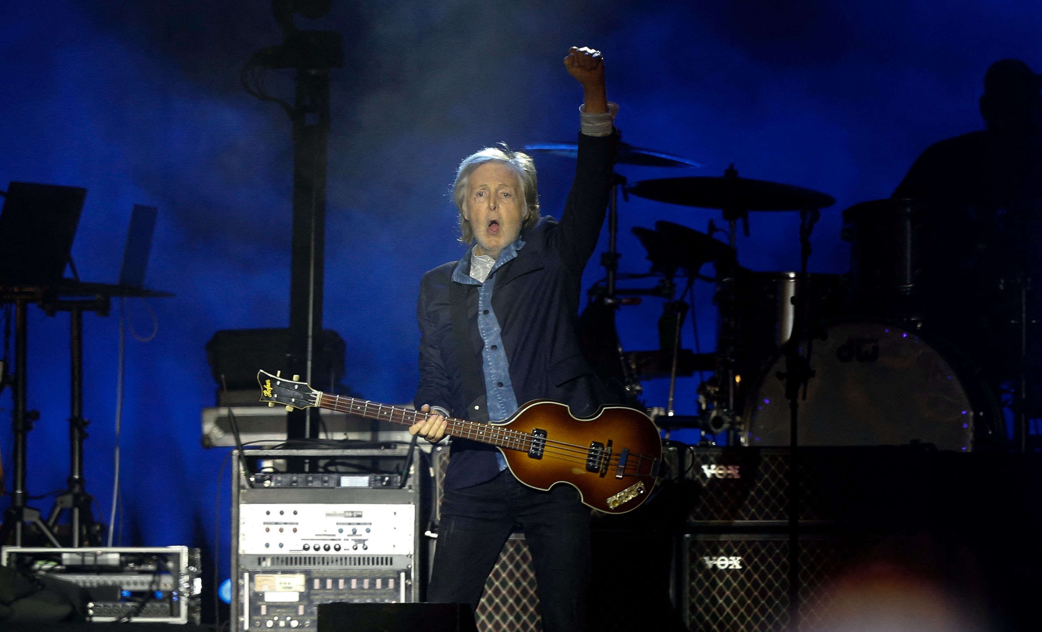 Paul McCartney cantó este clásico de The Beatles en la boda de Taylor Swift tras décadas sin tocarlo