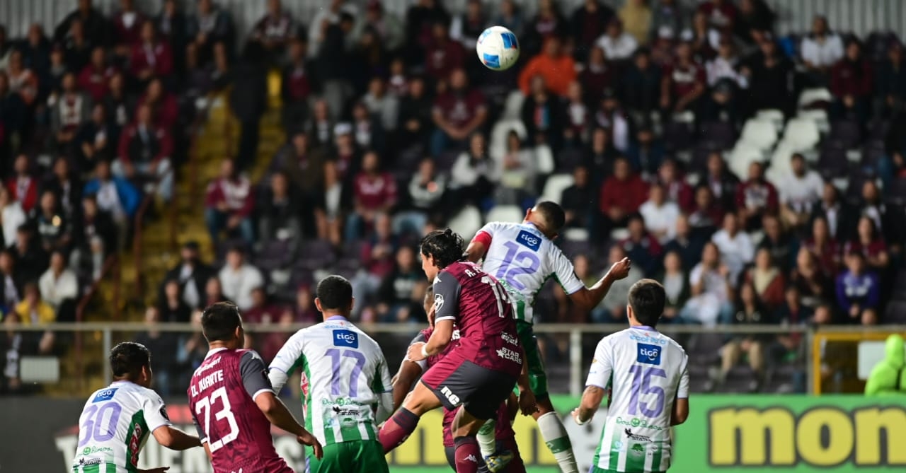 “Estamos muy tristes y dolidos”: Mariano Torres pide perdón a la afición de Saprissa tras derrota ante Antigua GFC