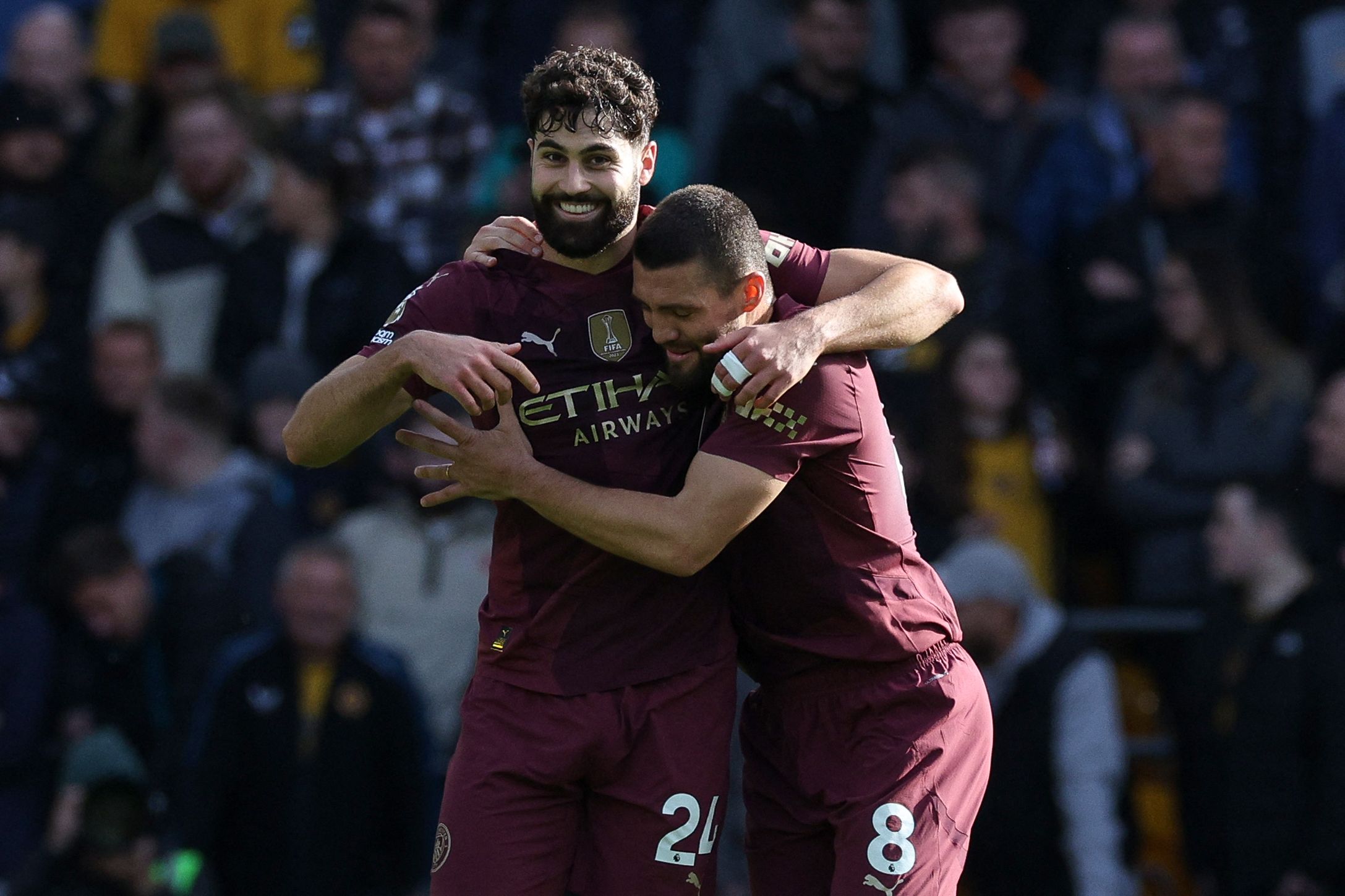 Manchester City rescata triunfo en el último minuto ante el Wolverhampton y se mantiene en la pelea por la cima