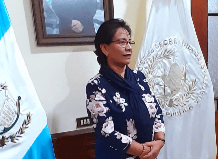 Mayra Leticia López Sosa es juramentada como gobernadora de Quetzaltenango