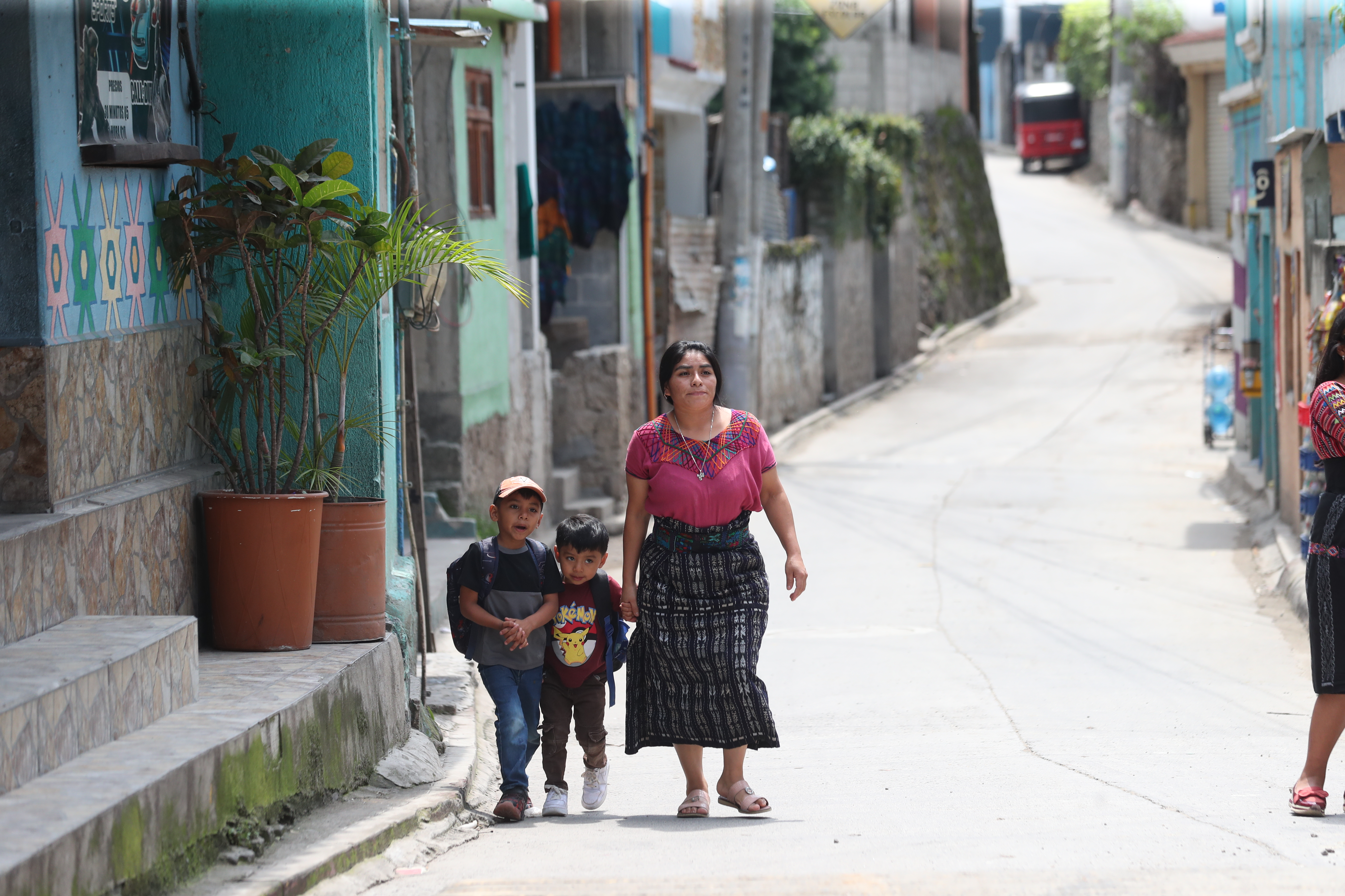 Vivir seguro es parte de la normalidad, donde vecinos pasean con tranquilidad durante el día. (Foto Prensa Libre: Érick Ávila)