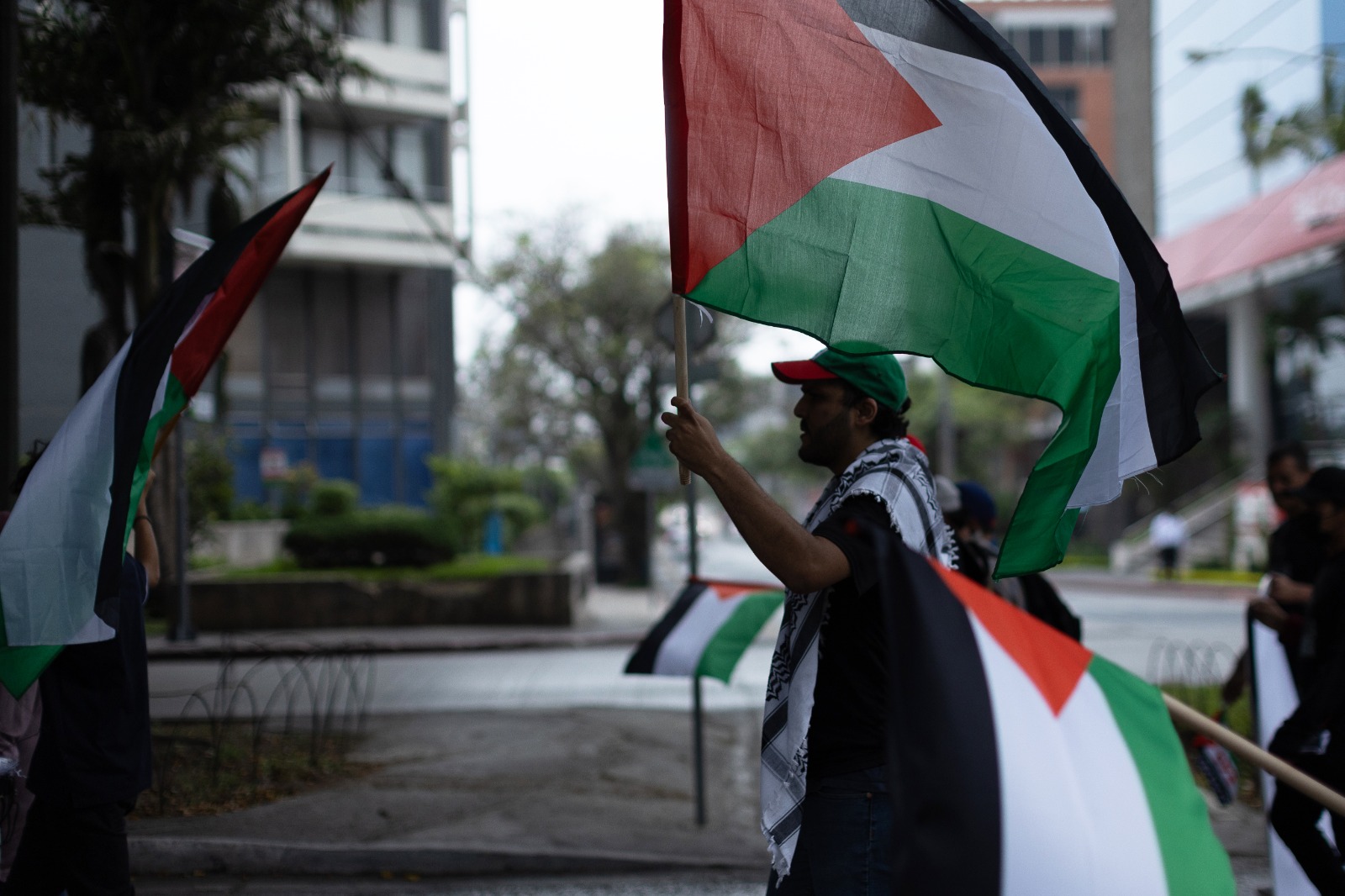 Comunidad palestina en Guatemala participa en caminata por Gaza