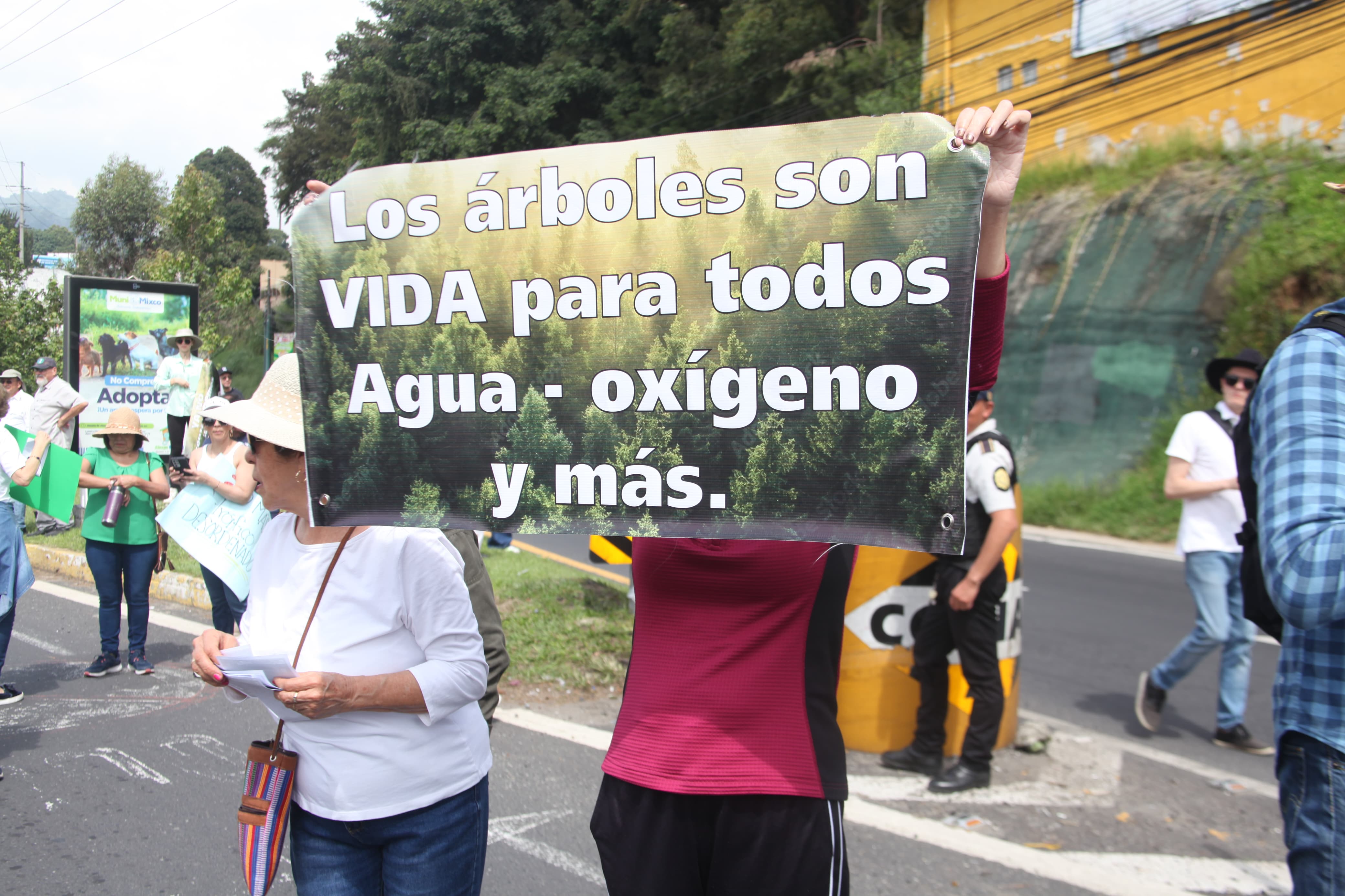 Vecinos de Mixco vuelven a manifestar en contra de la tala de árboles en el sector