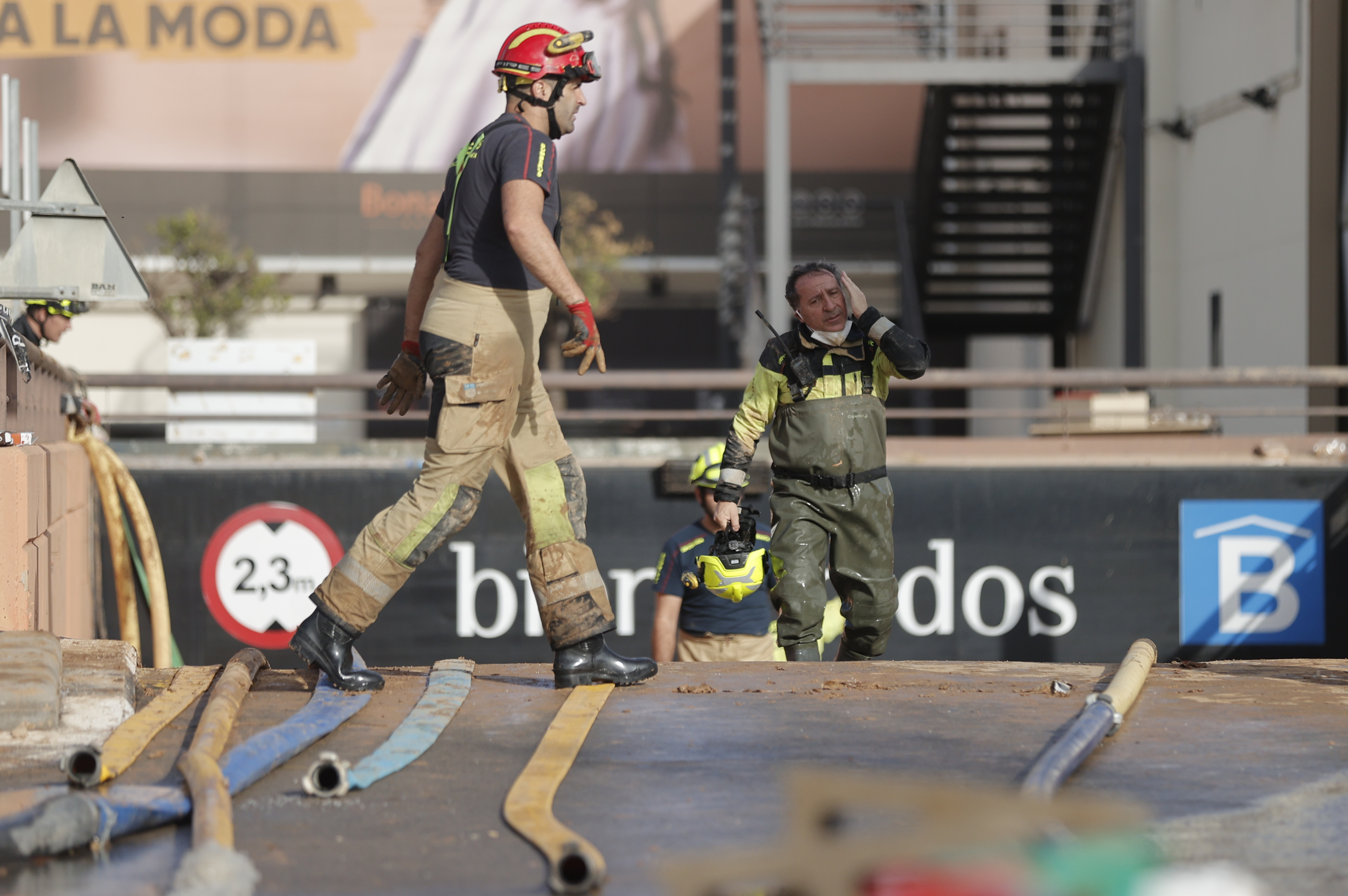 Continúa búsqueda de víctimas en el centro comercial Bonaire de Valencia