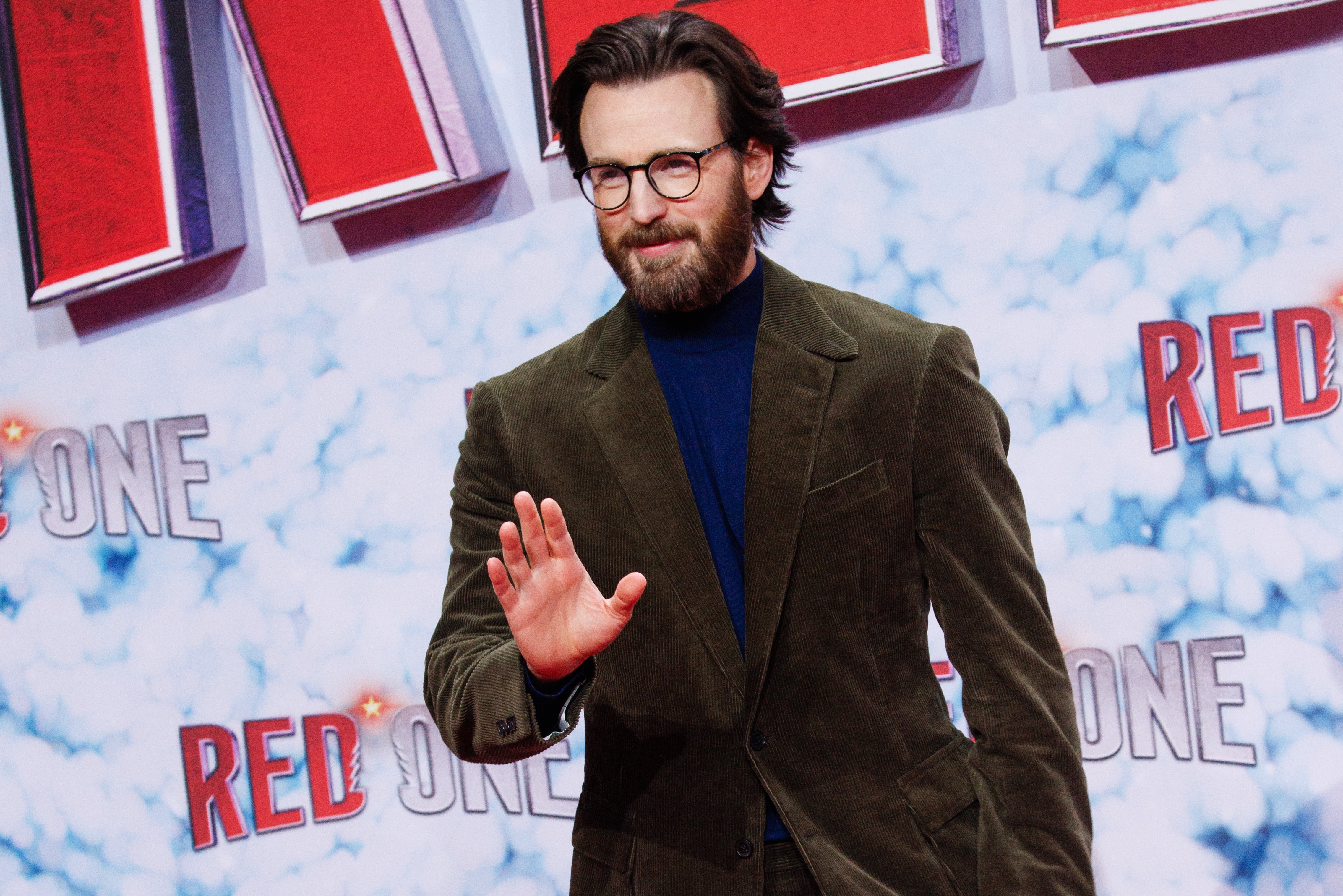 Berlin (Germany), 03/11/2024.- US actor Chris Evans attends the world premiere of the movie 'Red One' at the UCI Luxe cinema in Berlin, Germany, 03 November 2024. The movie will be released in German cinemas on 07 November 2024. (Cine, Alemania) EFE/EPA/CLEMENS BILAN