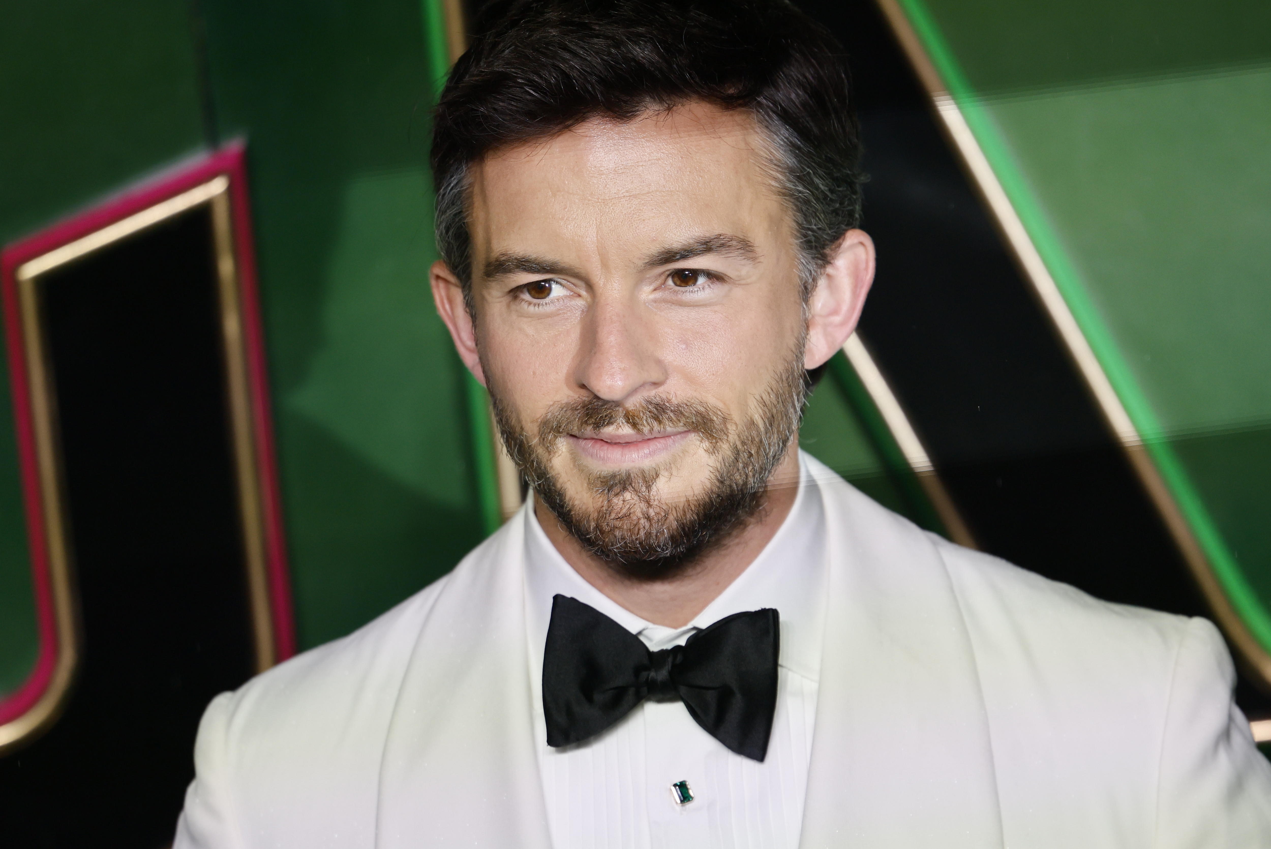 De galán en Bridgerton a ícono mundial: People nombra a Jonathan Bailey el hombre más sexy del mundo en el 2025