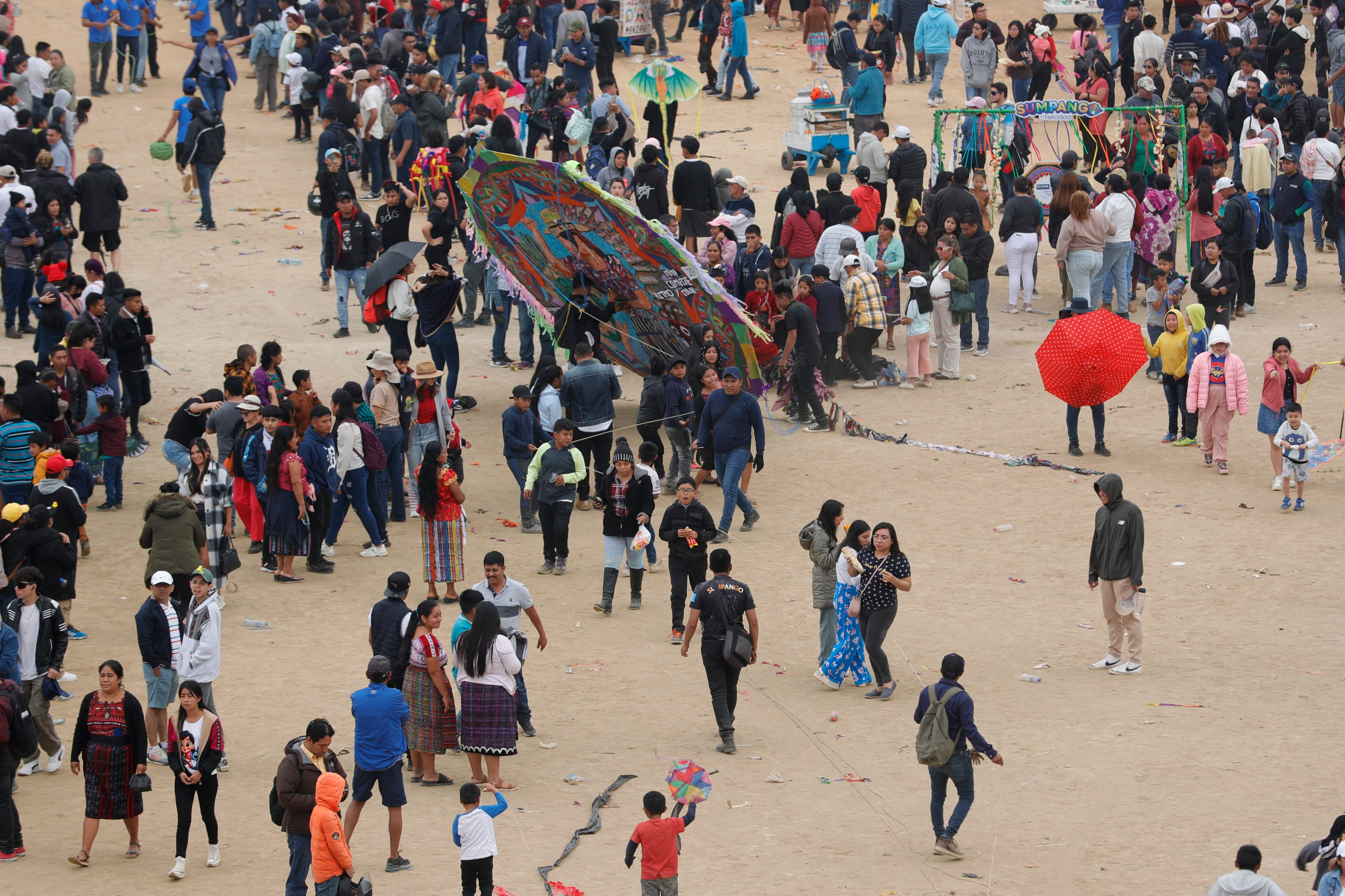 Los barriletes son parte de concurso que tiene tres categorías que premia diseños y conceptos novedosos. (Foto Prensa Libre: Álvaro González)